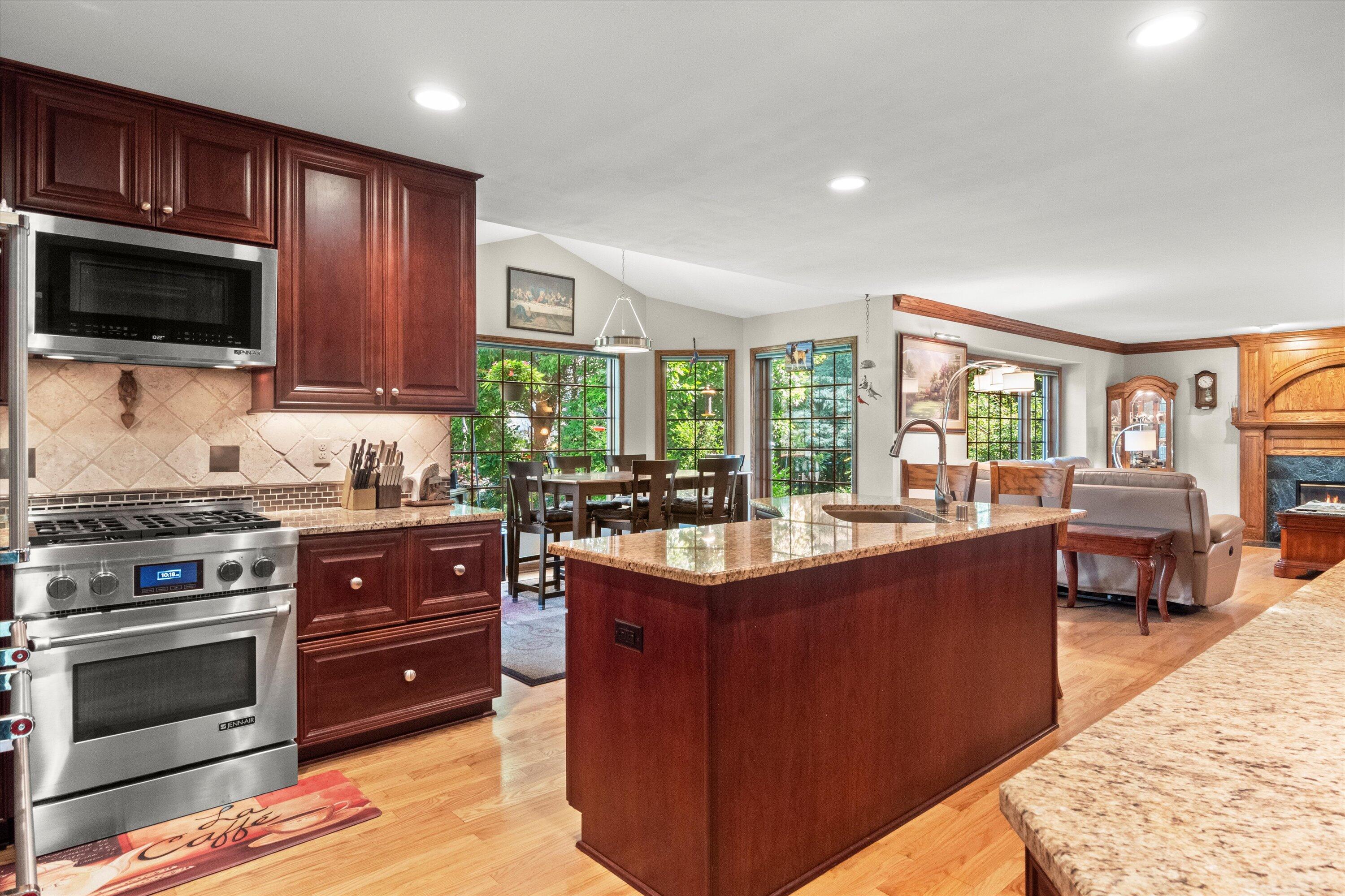 Caledonia, Wisconsin, 53402, United States, 3 Bedrooms Bedrooms, ,3 BathroomsBathrooms,Residential,For Sale,1987324