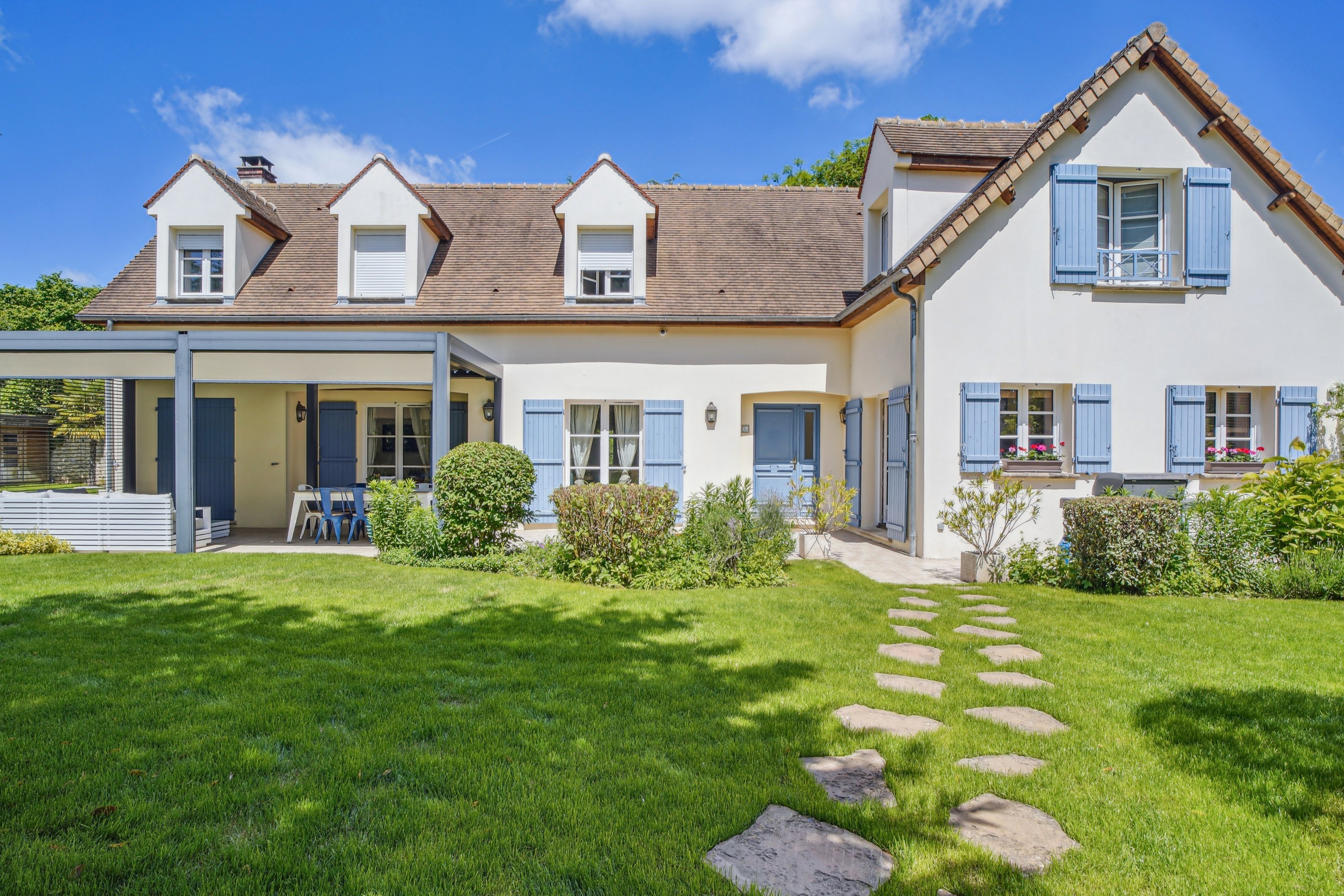  Exceptional property in the heart of Montfort l