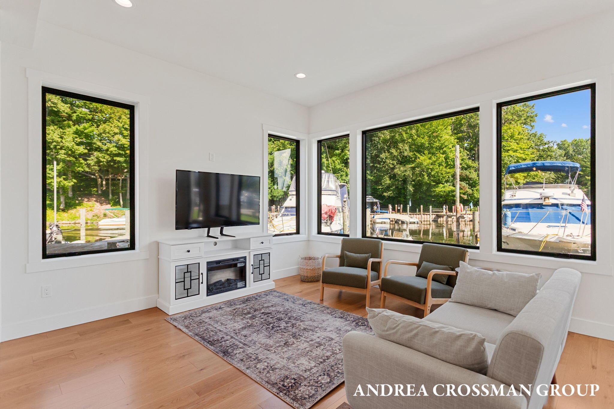 South Haven, Michigan, 49090, United States, 3 Bedrooms Bedrooms, ,3 BathroomsBathrooms,Residential,For Sale,1987692