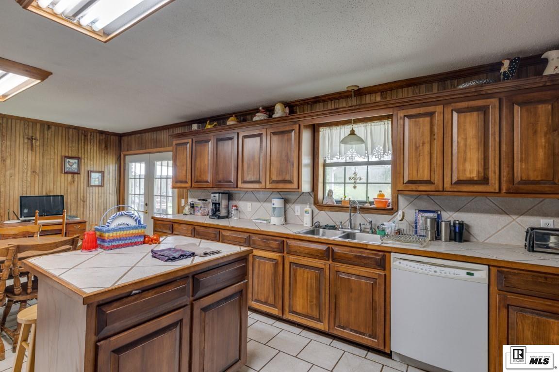 Rayville, Louisiana, 71269, United States, 3 Bedrooms Bedrooms, ,2 BathroomsBathrooms,Residential,For Sale,1847569