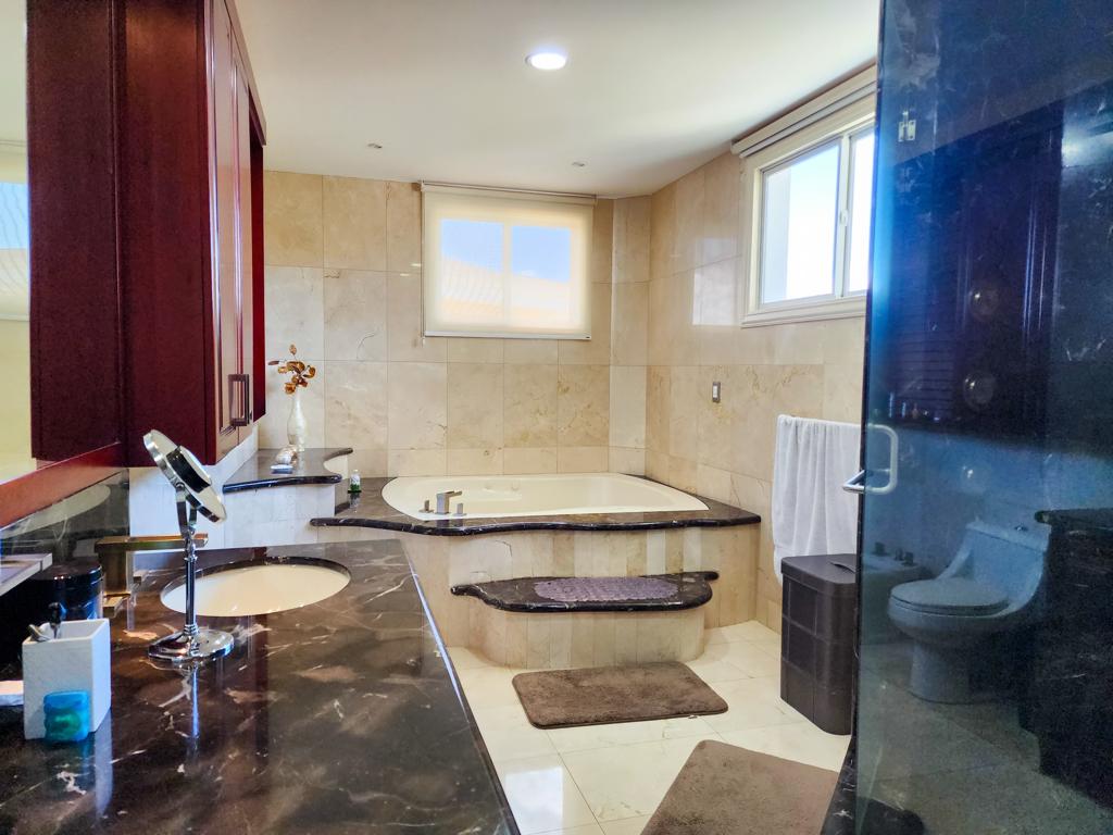 Curridabat, Curridabat, San Jose, CR, 6 Bedrooms Bedrooms, ,7 BathroomsBathrooms,Residential,For Sale,Curridabat,1587516