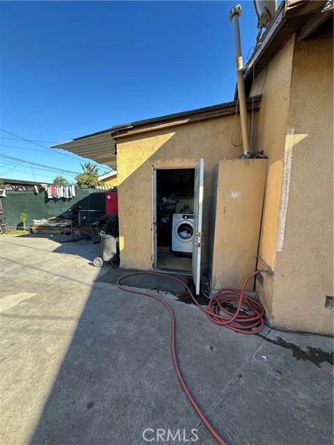 Los Angeles, California, 90001, United States, 3 Bedrooms Bedrooms, ,1 BathroomBathrooms,Residential,For Sale,2009277