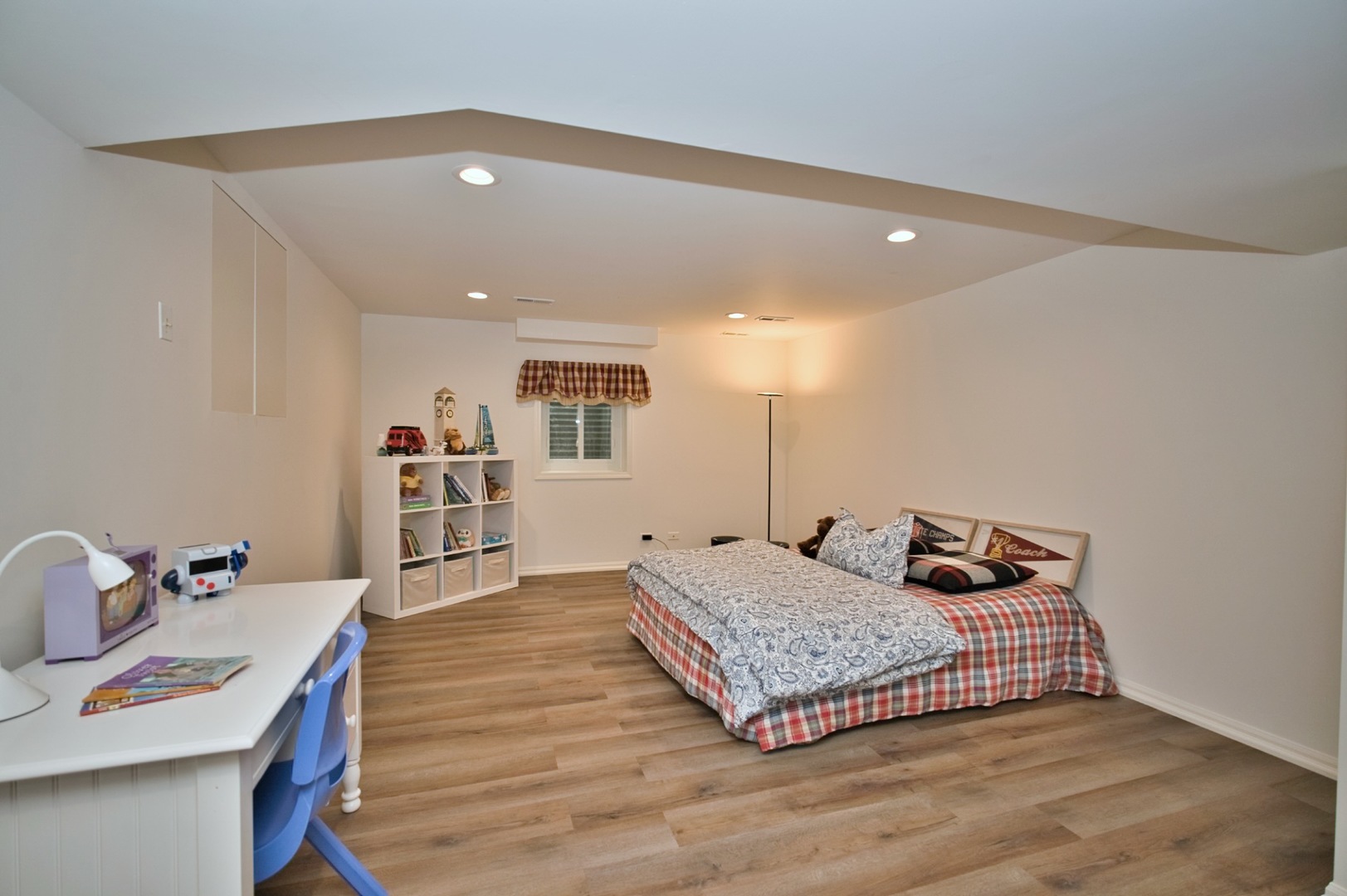 Lake Forest, Illinois, 60045, United States, 4 Bedrooms Bedrooms, ,5 BathroomsBathrooms,Residential,For Sale,1976497