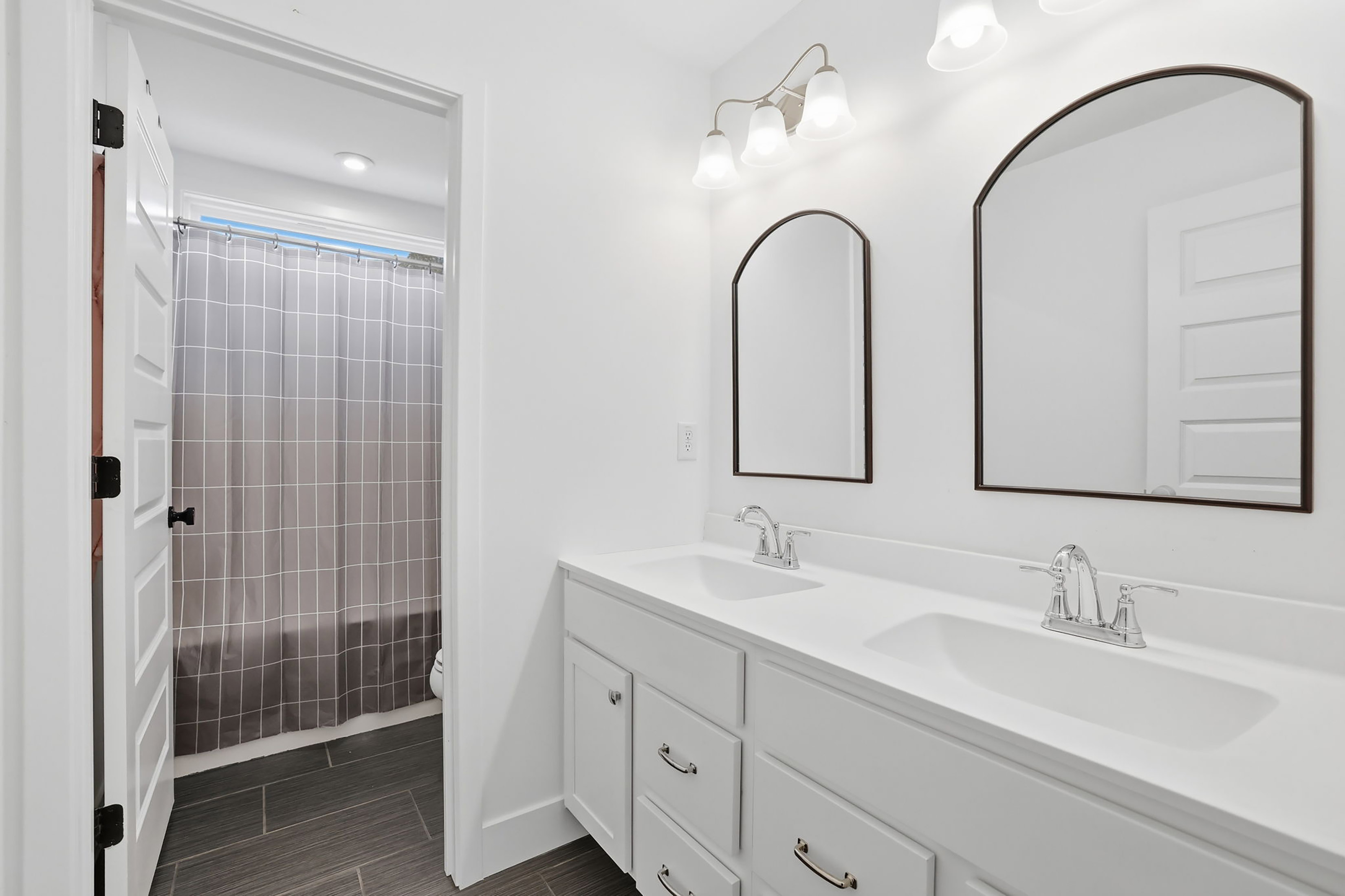  Stunning White Brick Modern Farmhouse Blends Timeless Charm with Elevated Design - 物件實景