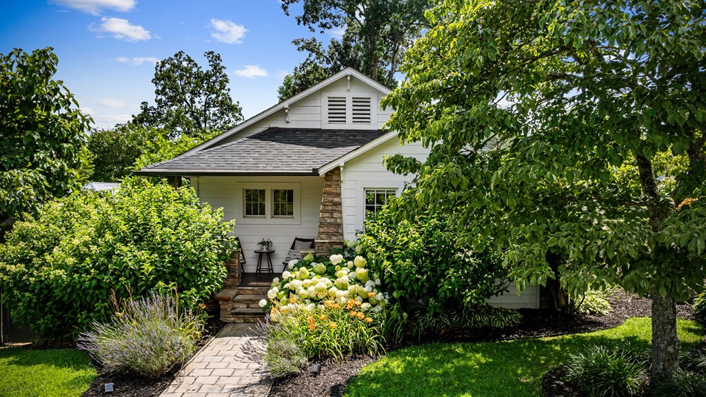 Blue Ridge, Georgia, 30513, United States, 3 Bedrooms Bedrooms, ,2 BathroomsBathrooms,Residential,For Sale,1878100