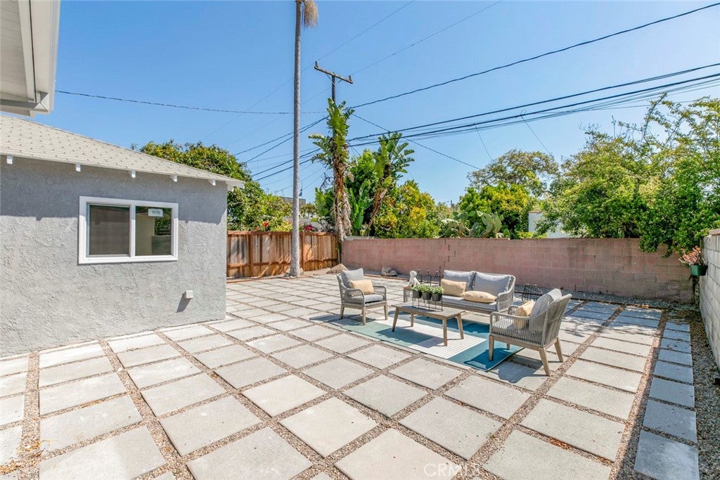 Los Angeles, California, 90066, United States, 3 Bedrooms Bedrooms, ,1 BathroomBathrooms,Residential,For Sale,1938749