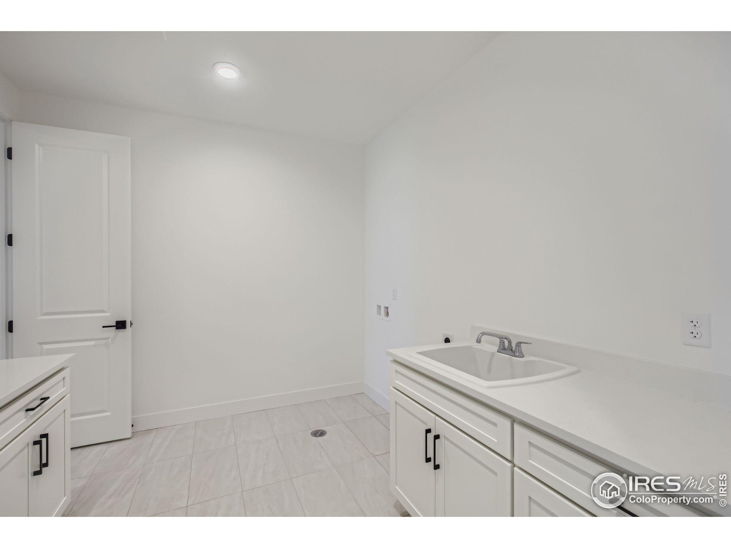 Loveland, Colorado, 80538, United States, 5 Bedrooms Bedrooms, ,6 BathroomsBathrooms,Residential,For Sale,1913101