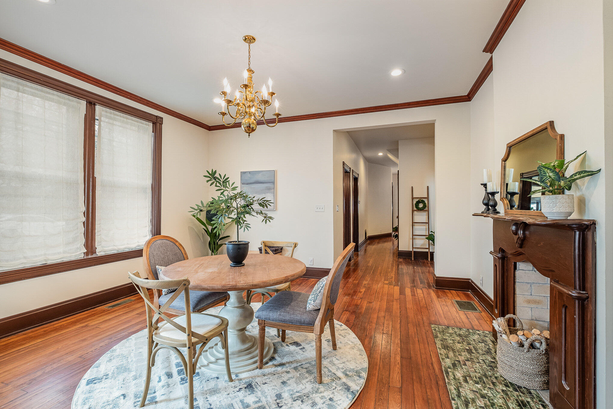 Newport, Kentucky, 41071, United States, 4 Bedrooms Bedrooms, ,4 BathroomsBathrooms,Residential,For Sale,1915092