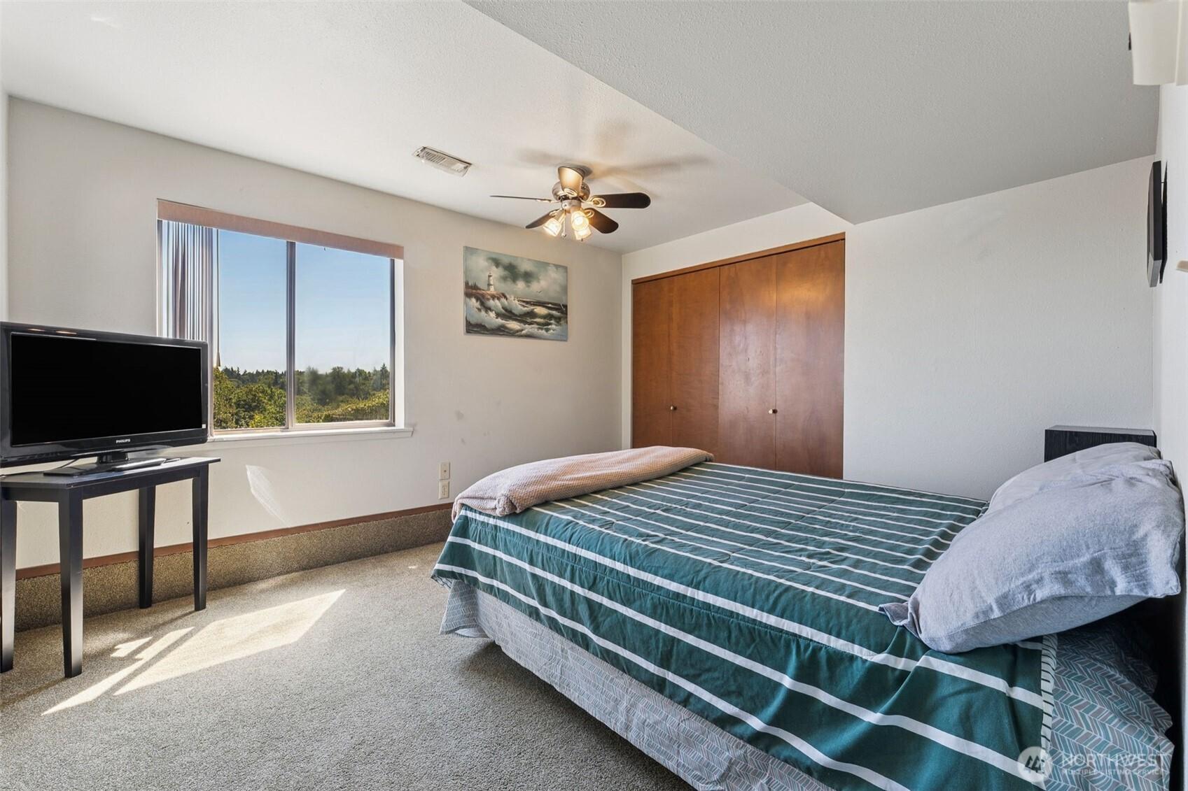 KENT, Washington, 98032, United States, 4 Bedrooms Bedrooms, ,3 BathroomsBathrooms,Residential,For Sale,1927250