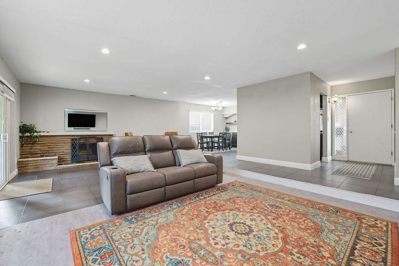 Sacramento, California, 95826, United States, 3 Bedrooms Bedrooms, ,2 BathroomsBathrooms,Residential,For Sale,1968720