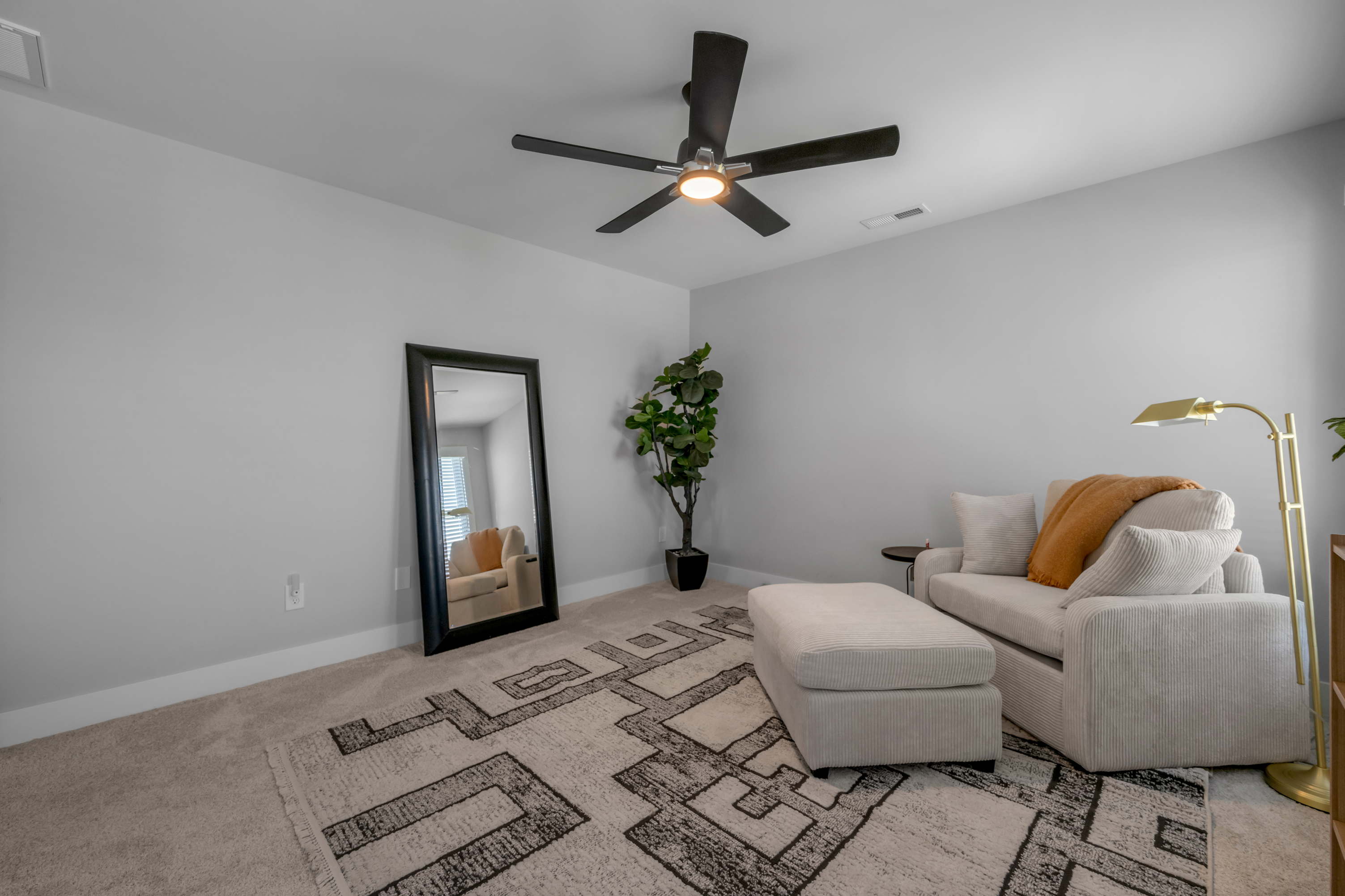  2429 Lorenzo Way - 物件實景