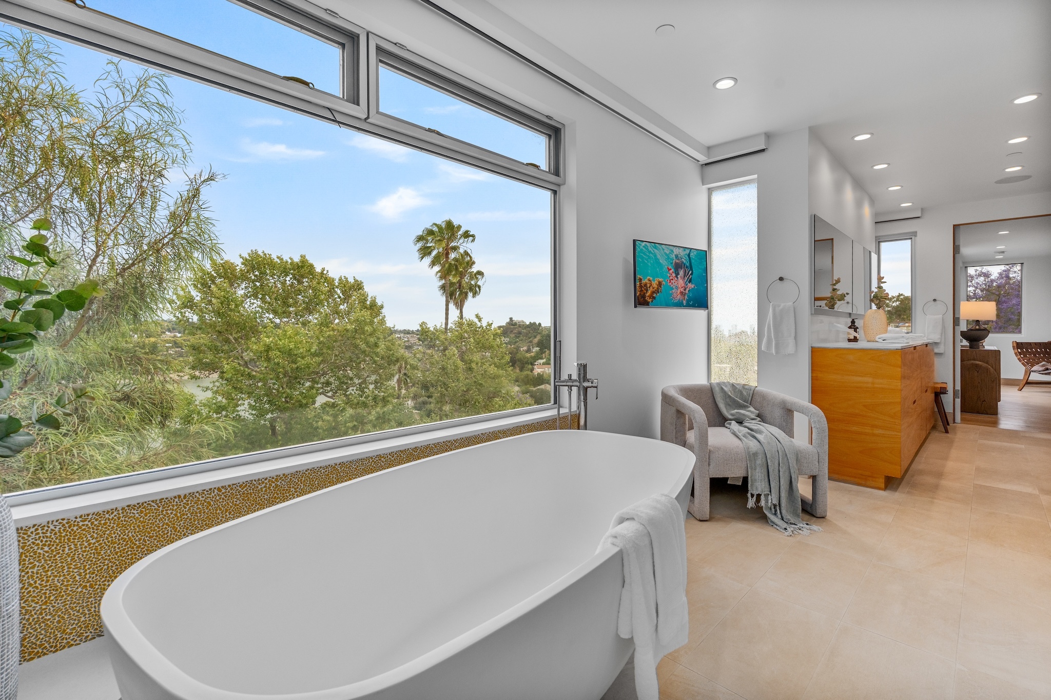  2129 Redcliff St - 物件實景