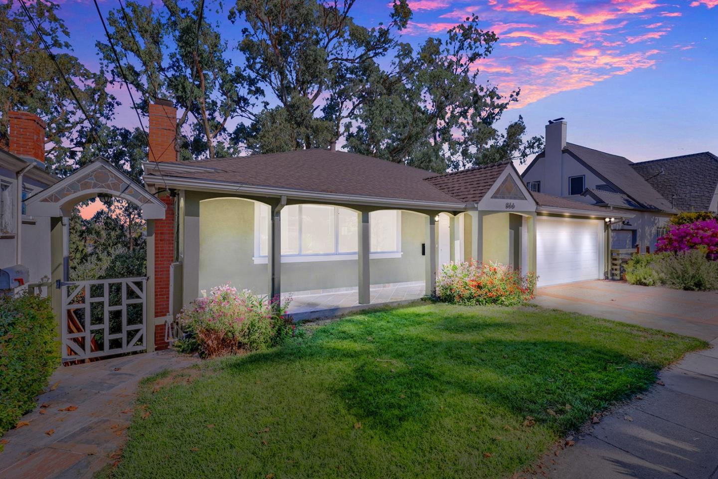 Oakland, California, 94610, United States, 4 Bedrooms Bedrooms, ,4 BathroomsBathrooms,Residential,For Sale,1987505