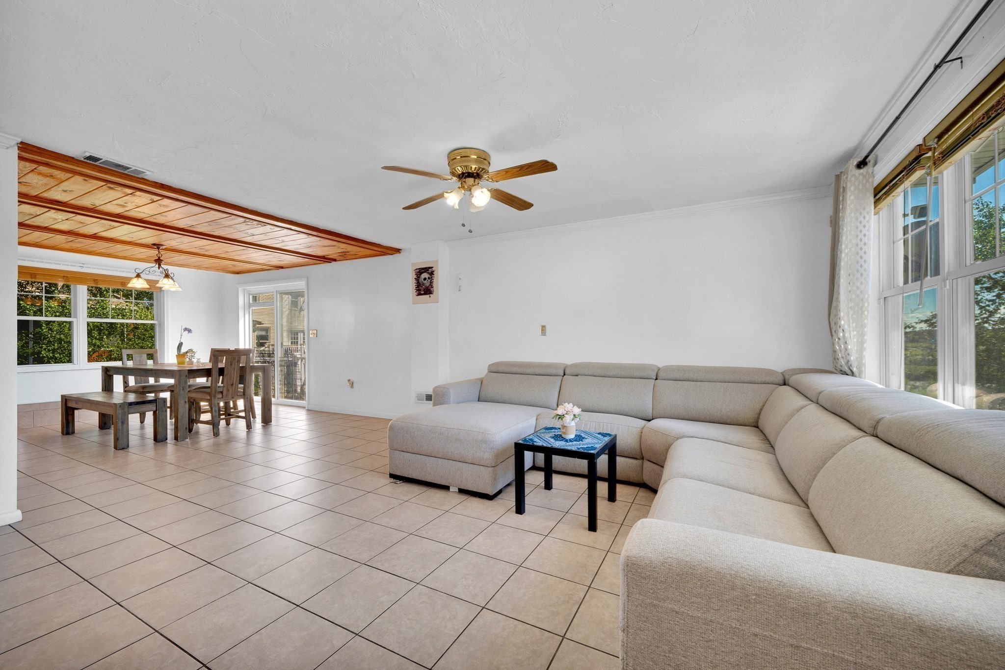 Lynn, Massachusetts, 01905, United States, 4 Bedrooms Bedrooms, ,3 BathroomsBathrooms,Residential,For Sale,1979746