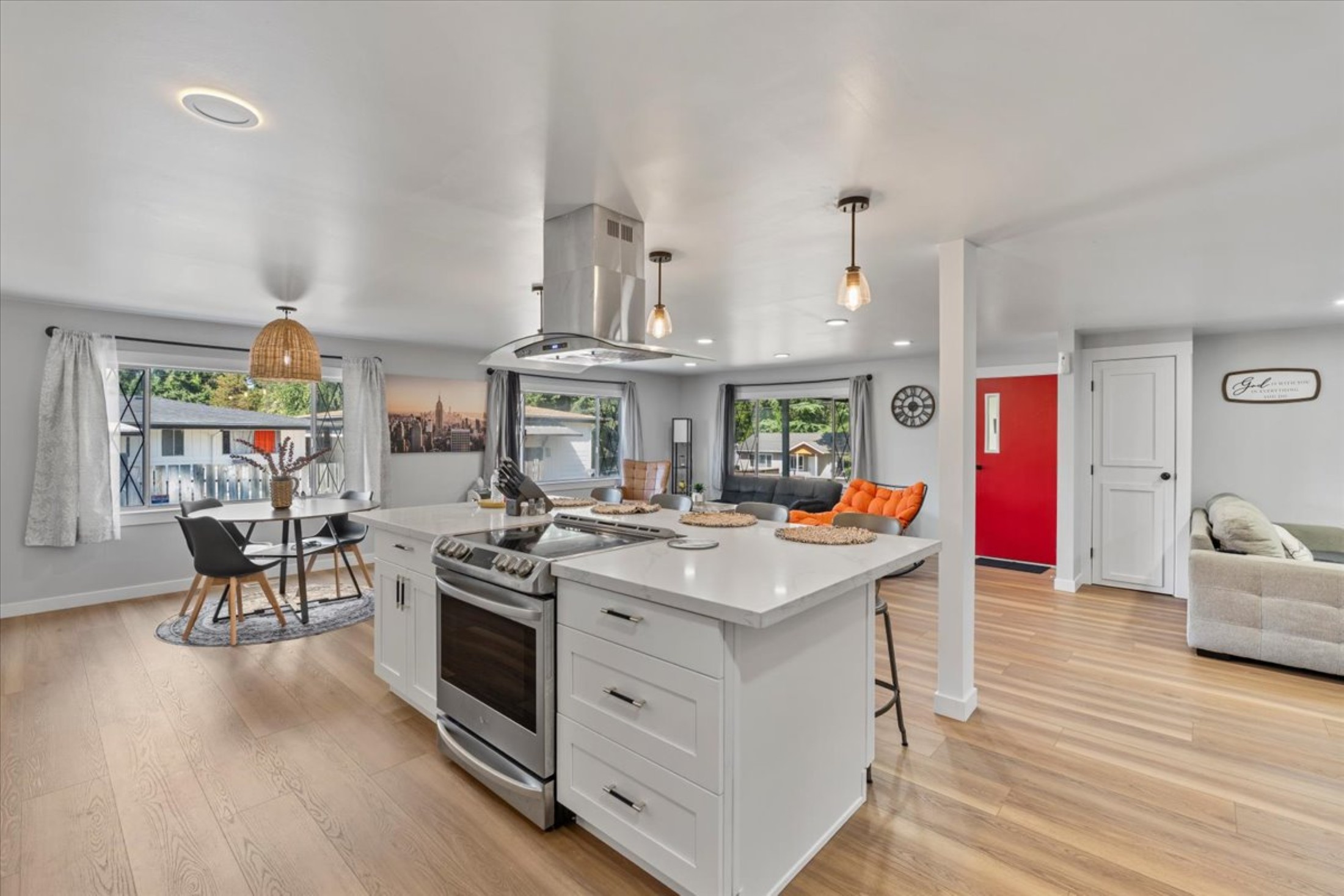  Modern Renton Bungalow - 物件實景