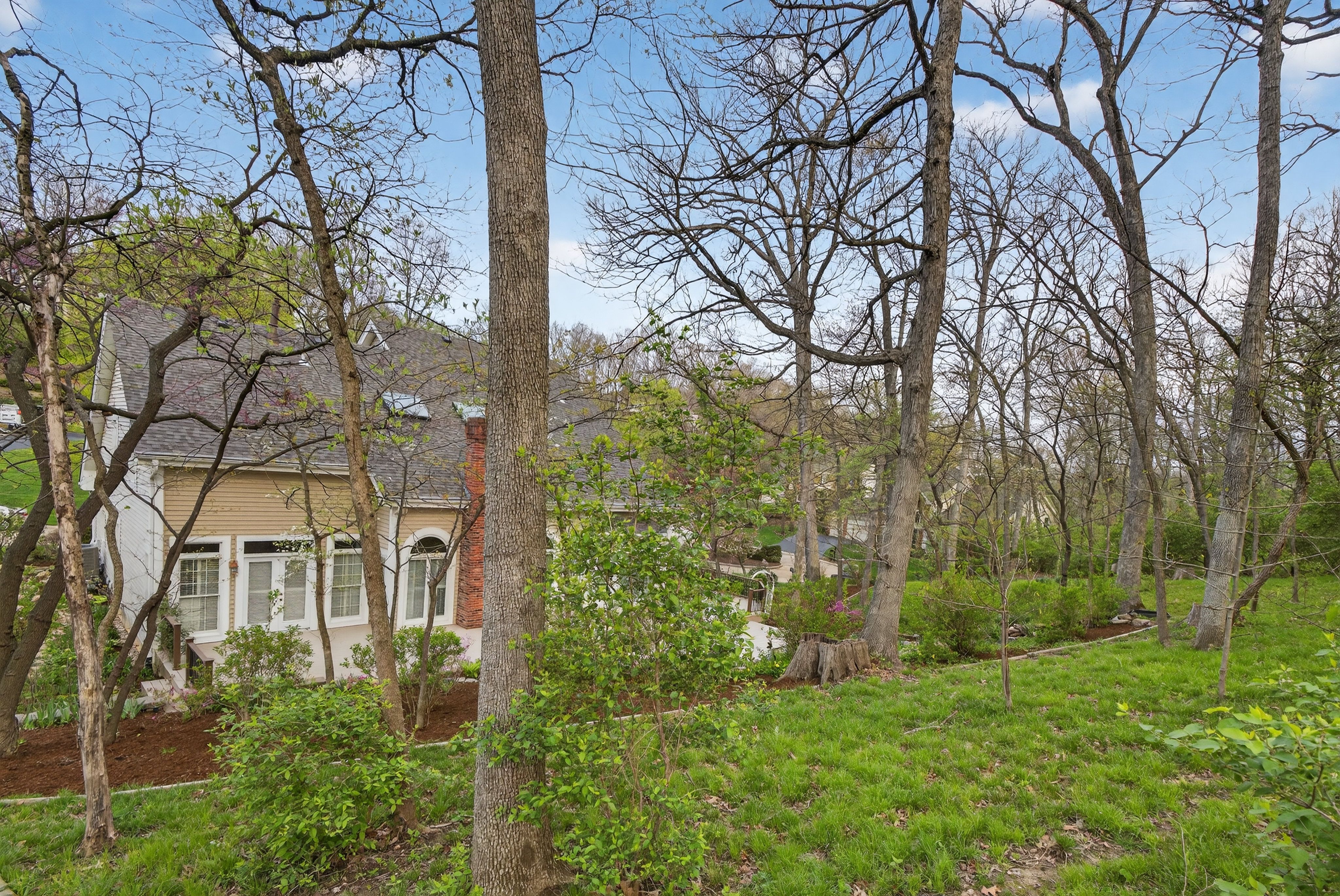  Tucked within the serene, tree-lined enclave of The Forest Subdivision - 物件實景