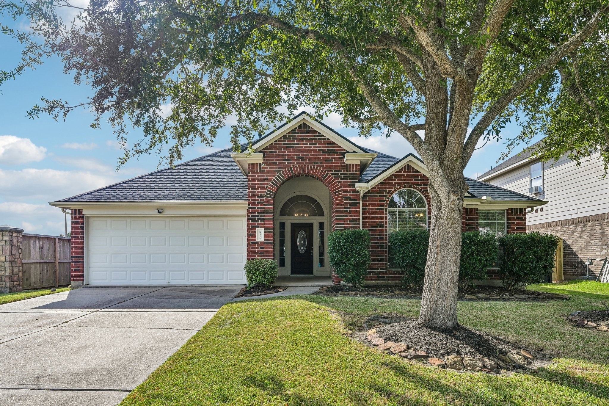 Sterling Bay Ln, Dickinson, TX 77539