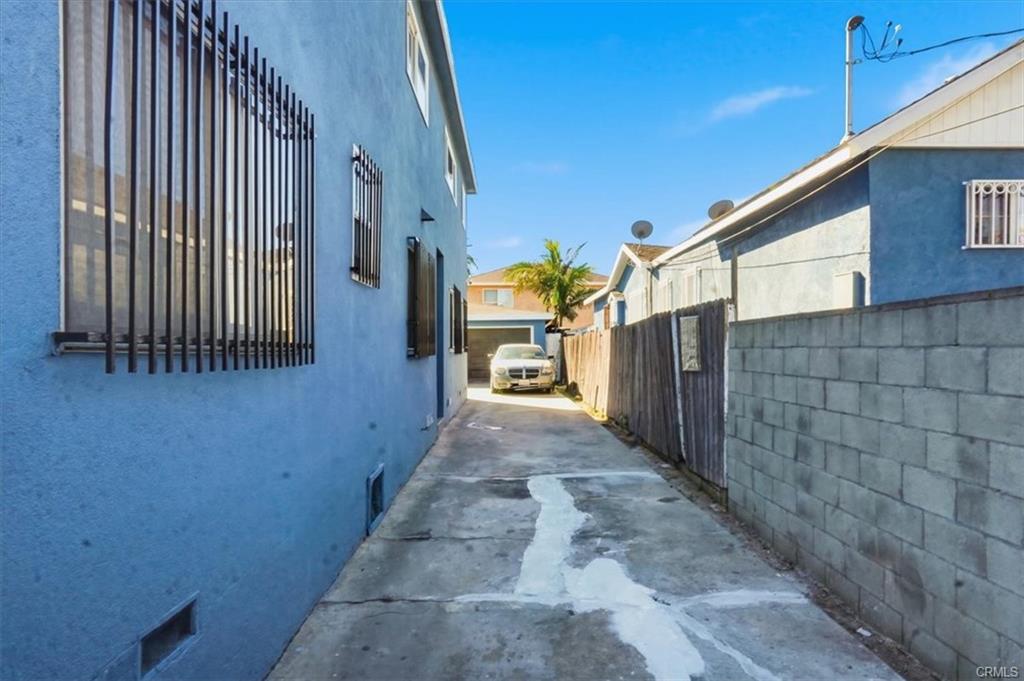 Los Angeles, California, 90003, United States, 5 Bedrooms Bedrooms, ,Residential,For Sale,2007748