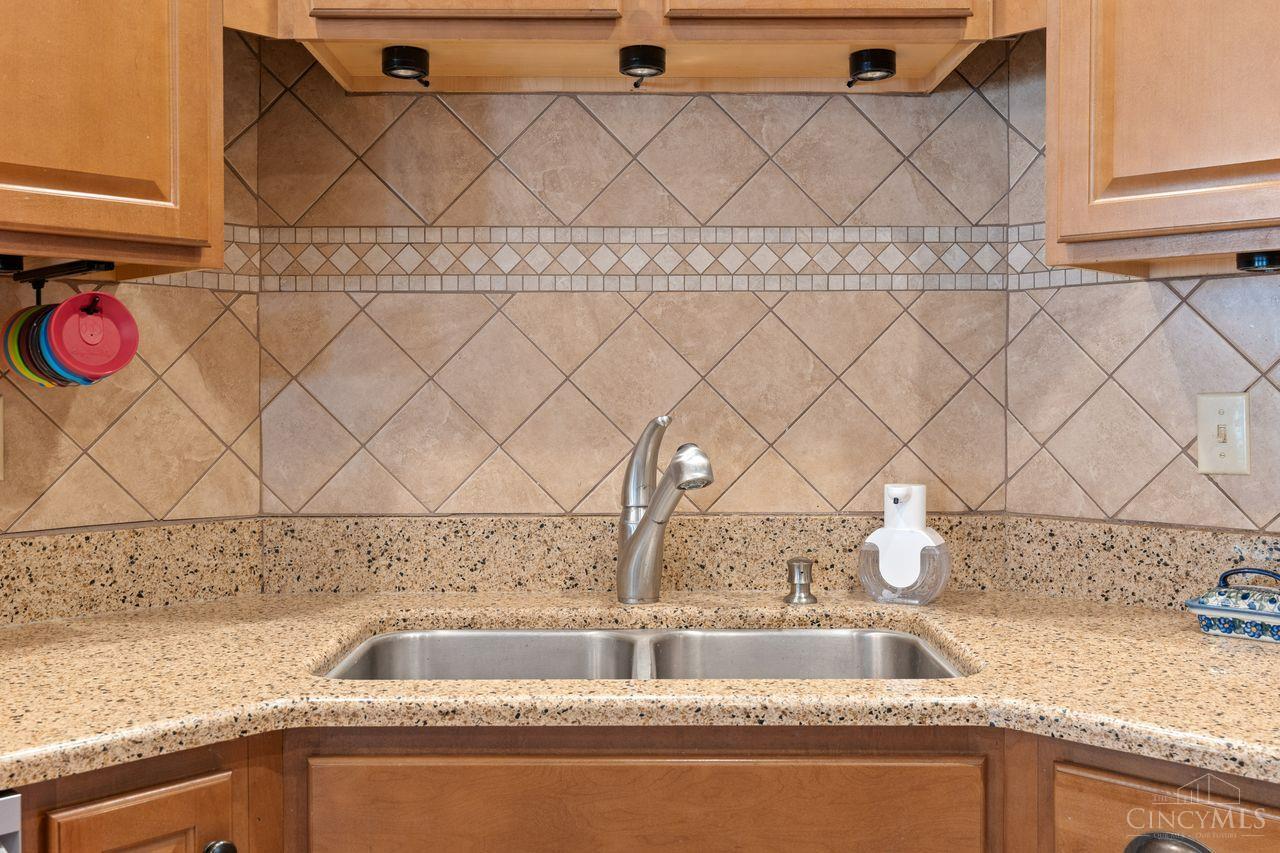 Hamilton Twp, Ohio, 45039, United States, 5 Bedrooms Bedrooms, ,4 BathroomsBathrooms,Residential,For Sale,1989607