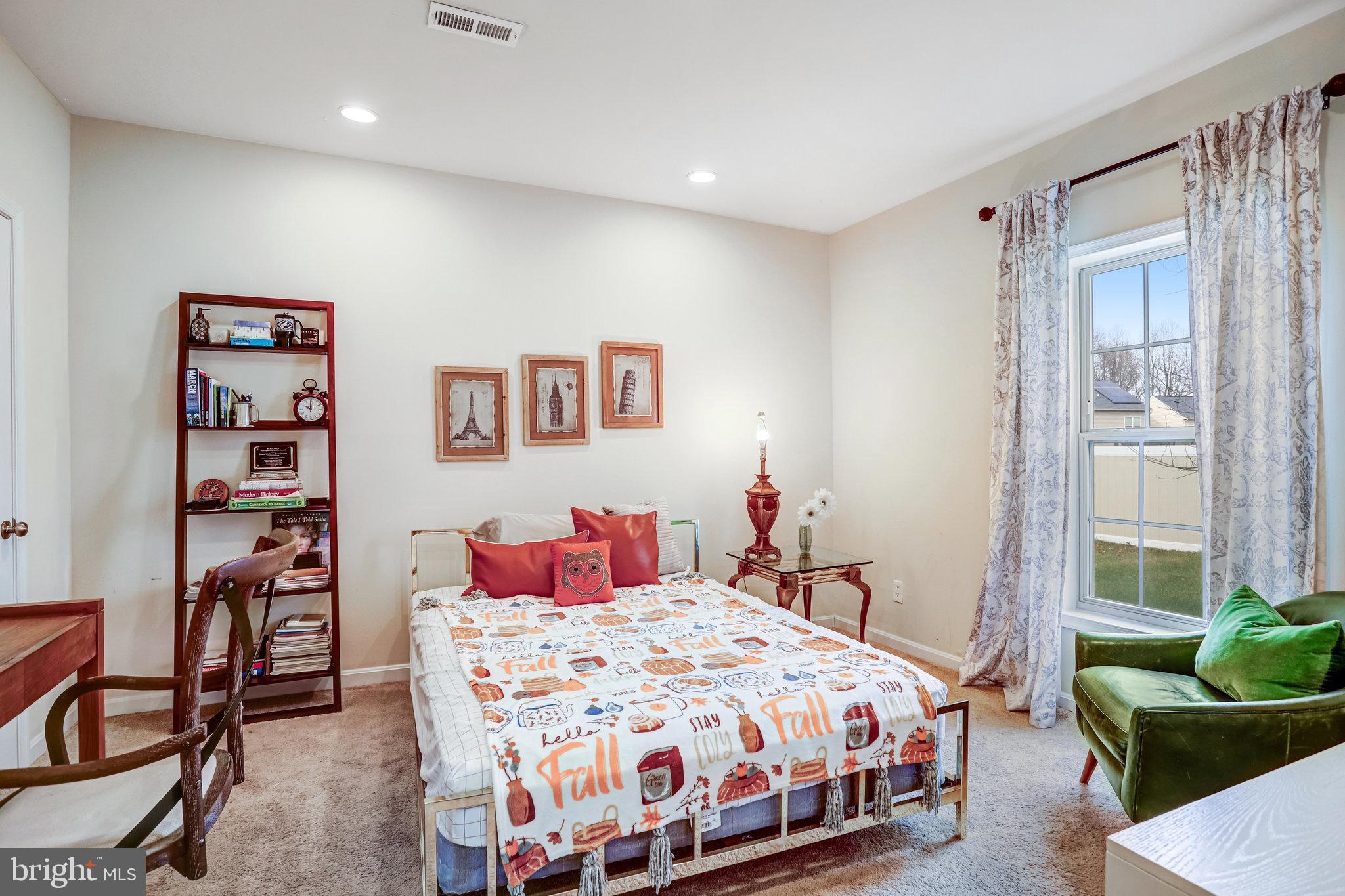 Lanham, Maryland, 20706, United States, 6 Bedrooms Bedrooms, ,5 BathroomsBathrooms,Residential,For Sale,2002849