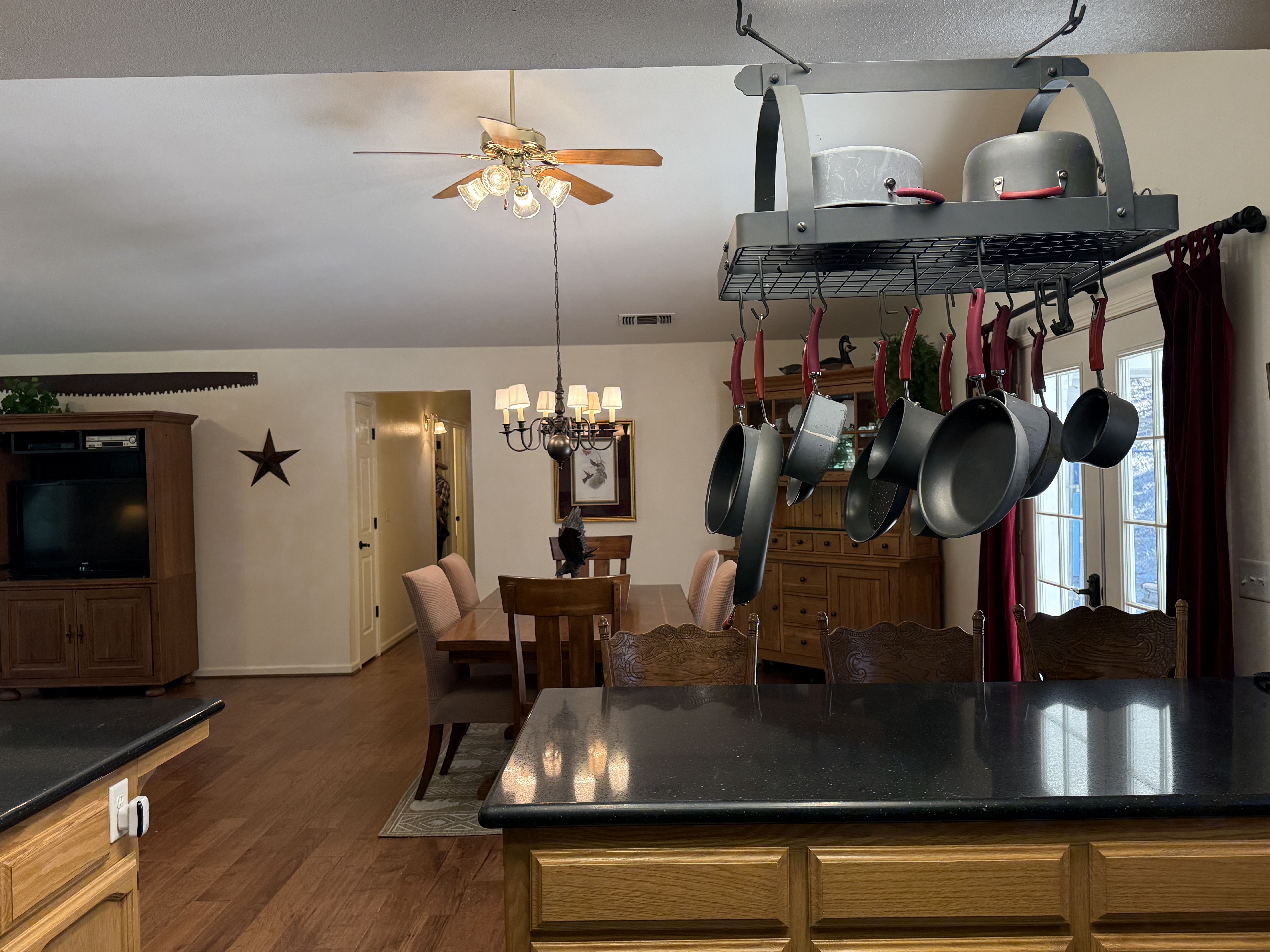 Mariposa, California, 95338, United States, 2 Bedrooms Bedrooms, ,2 BathroomsBathrooms,Residential,For Sale,1983625