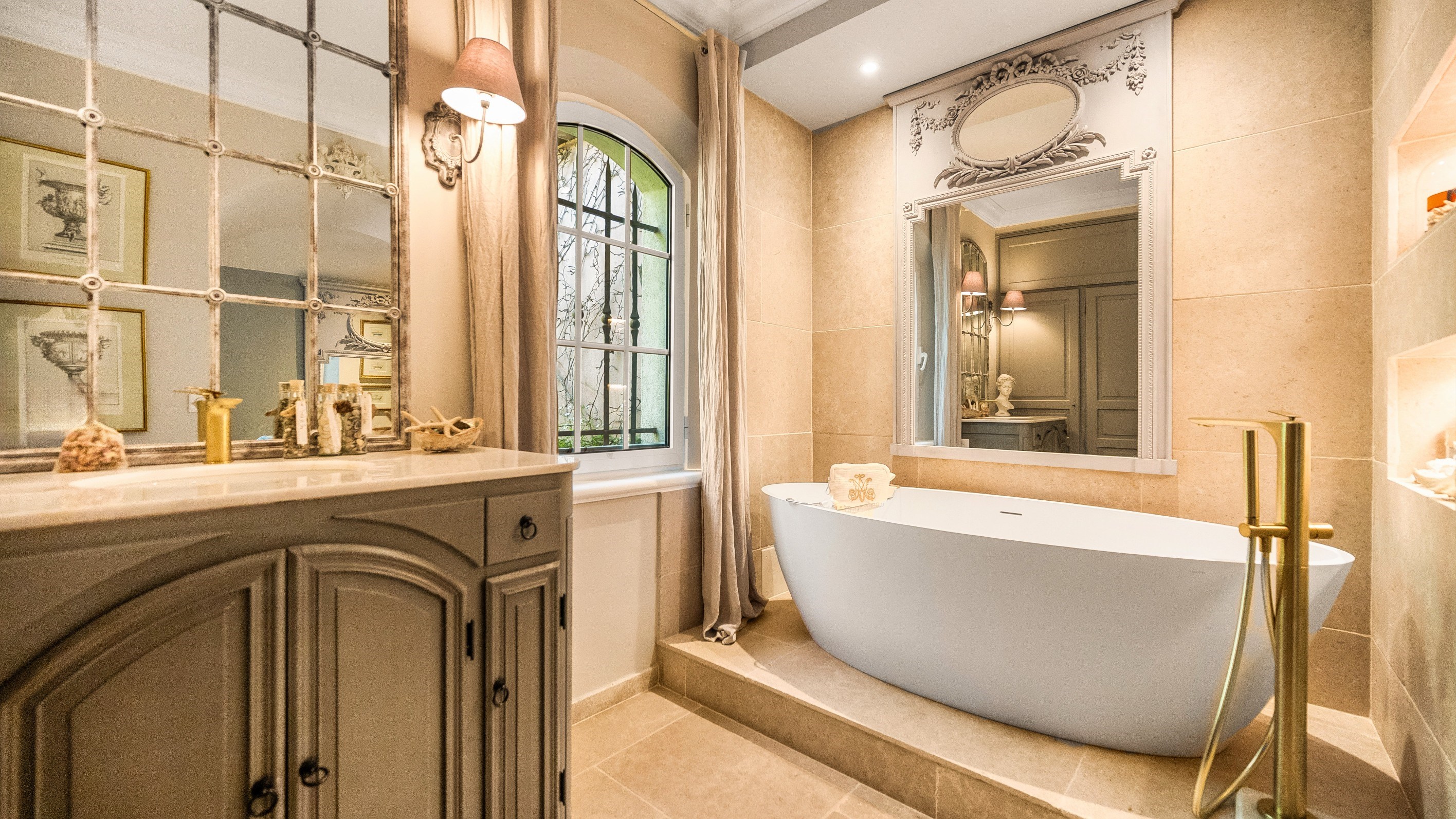  Exceptional Charming Estate with Remarkable Gardens in a Preserved Setting - 物件實景