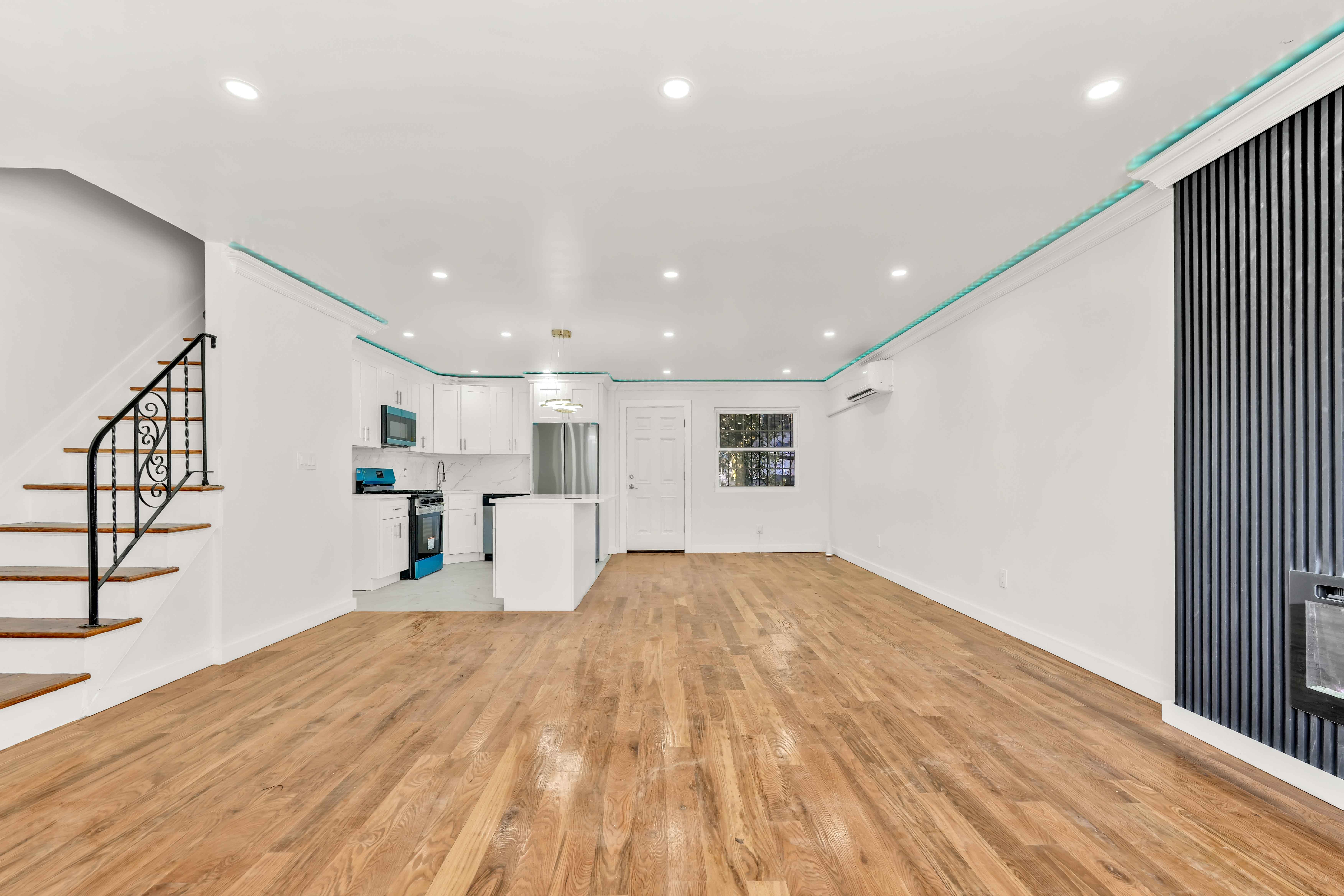 Brooklyn, New York, 11207, United States, 5 Bedrooms Bedrooms, ,4 BathroomsBathrooms,Residential,For Sale,1974760