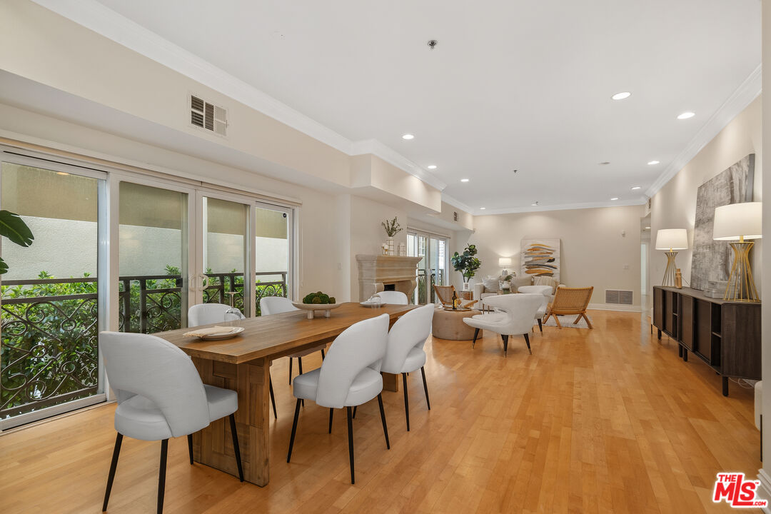 Los Angeles, California, 90049, United States, 3 Bedrooms Bedrooms, ,3 BathroomsBathrooms,Residential,For Sale,1876158