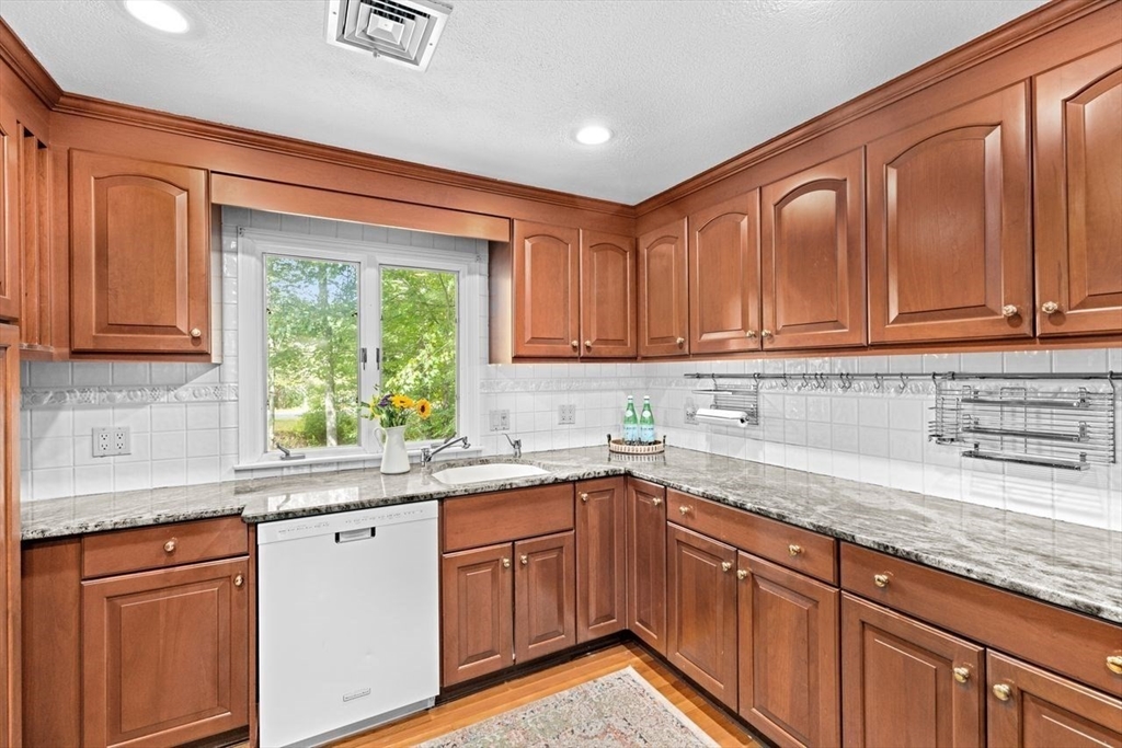 Norwell, Massachusetts, 02061, United States, 4 Bedrooms Bedrooms, ,2 BathroomsBathrooms,Residential,For Sale,1942199