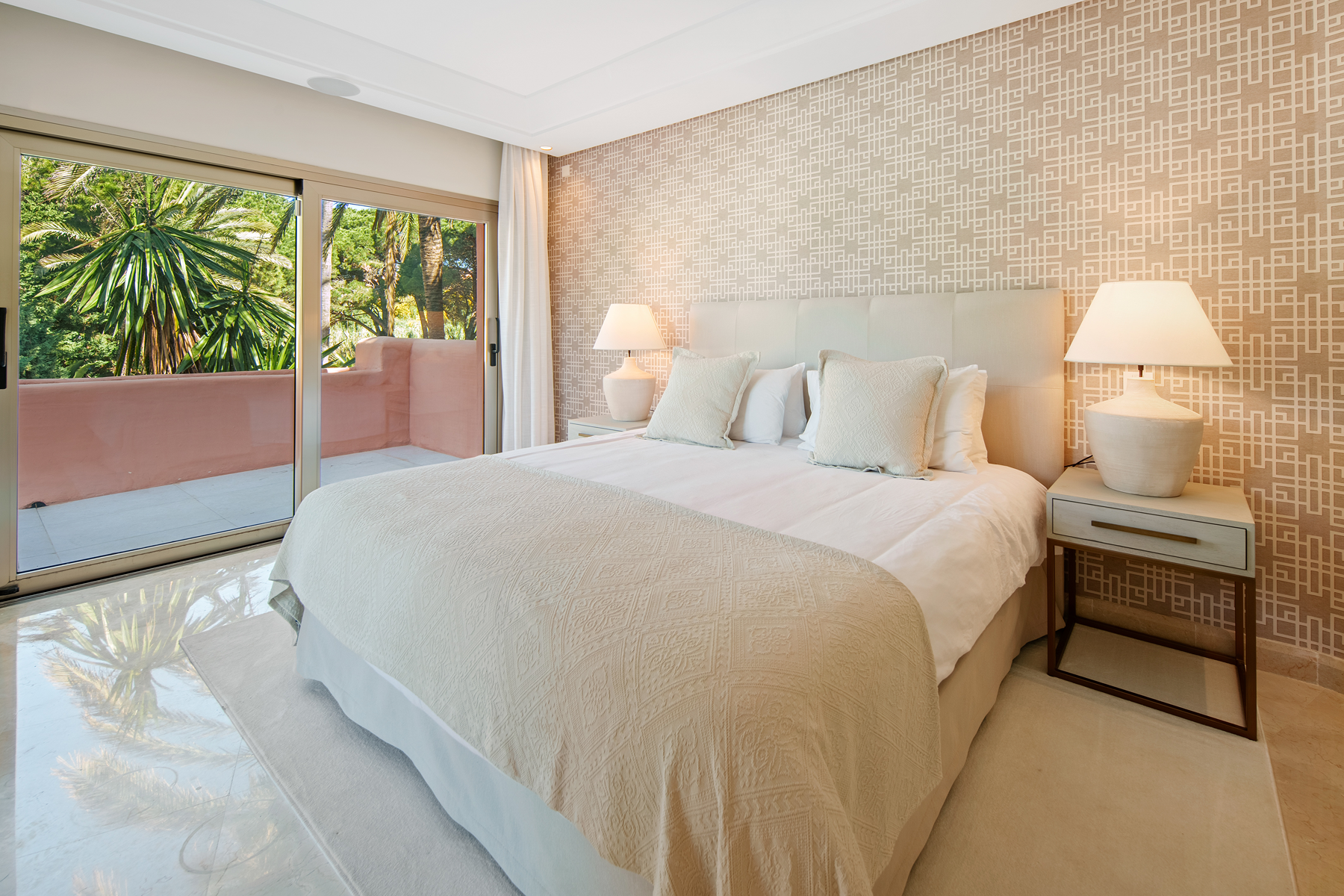  Duplex penthouse with sea views in gated beachfront community, Marbella East - 物件實景