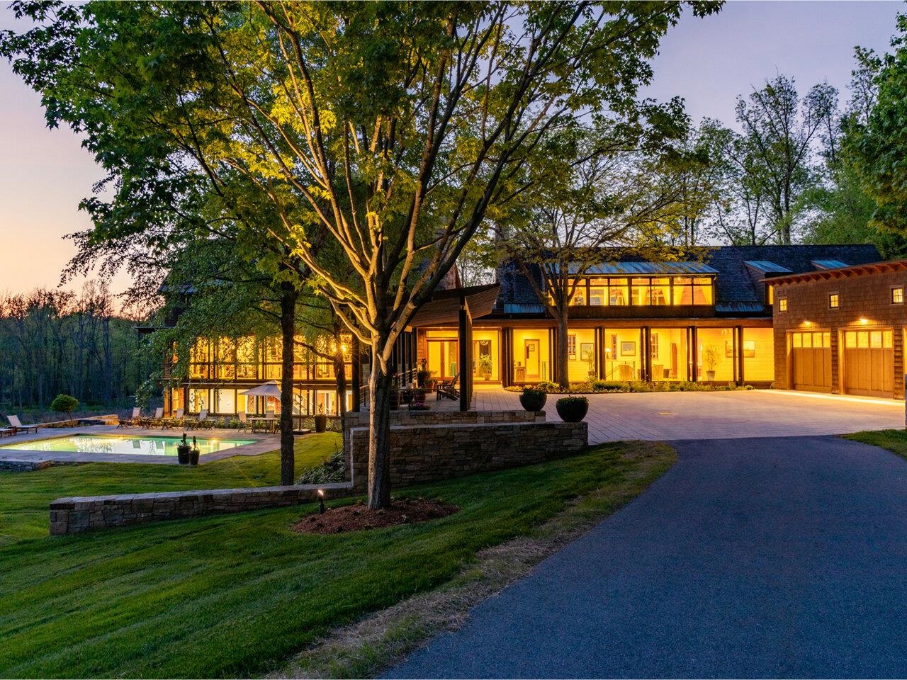 Shelburne, Vermont, 05482, United States, 4 Bedrooms Bedrooms, ,5 BathroomsBathrooms,Residential,For Sale,1857378