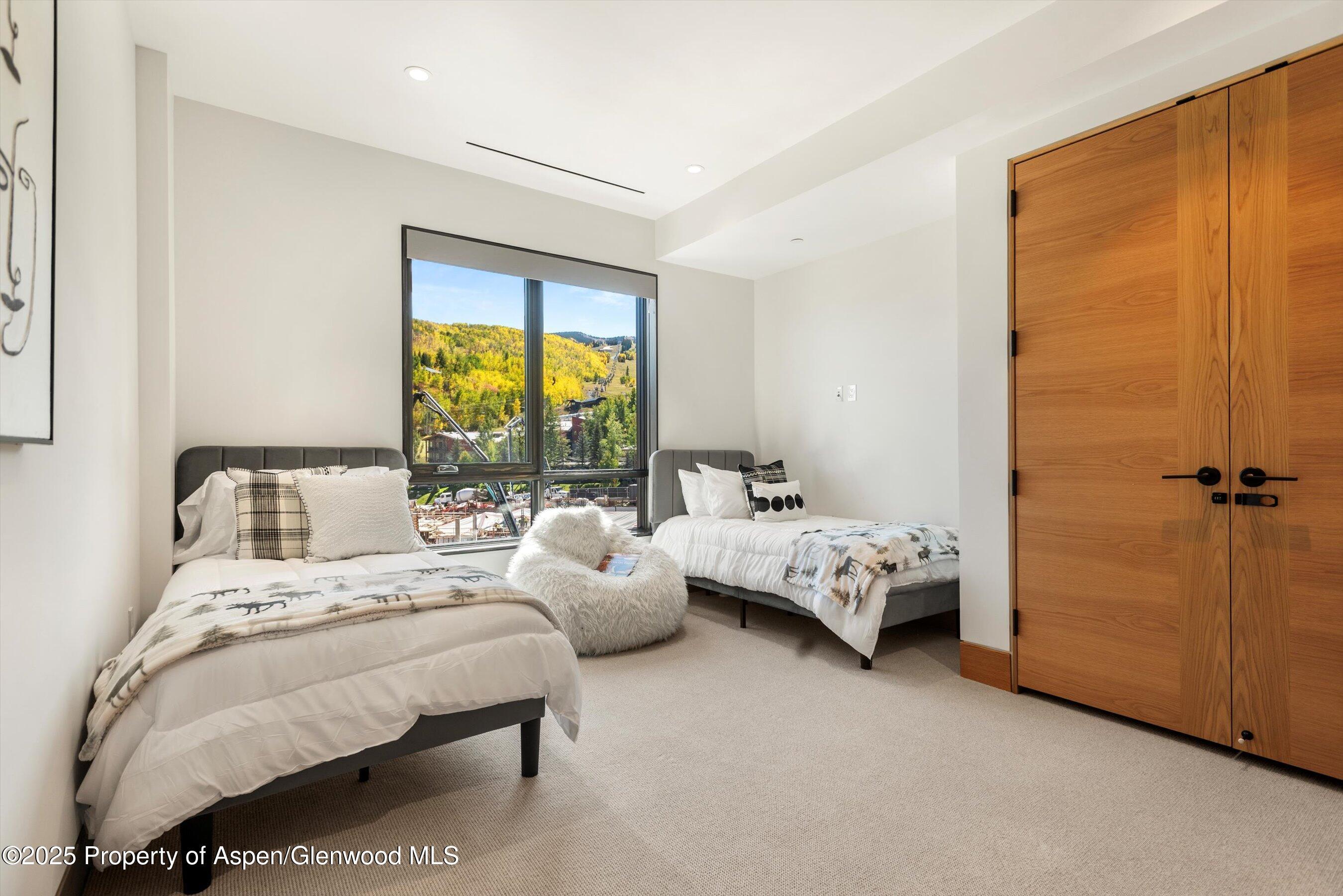 Snowmass Village, Colorado, 81615, United States, 3 Bedrooms Bedrooms, ,3 BathroomsBathrooms,Residential,For Sale,1997105