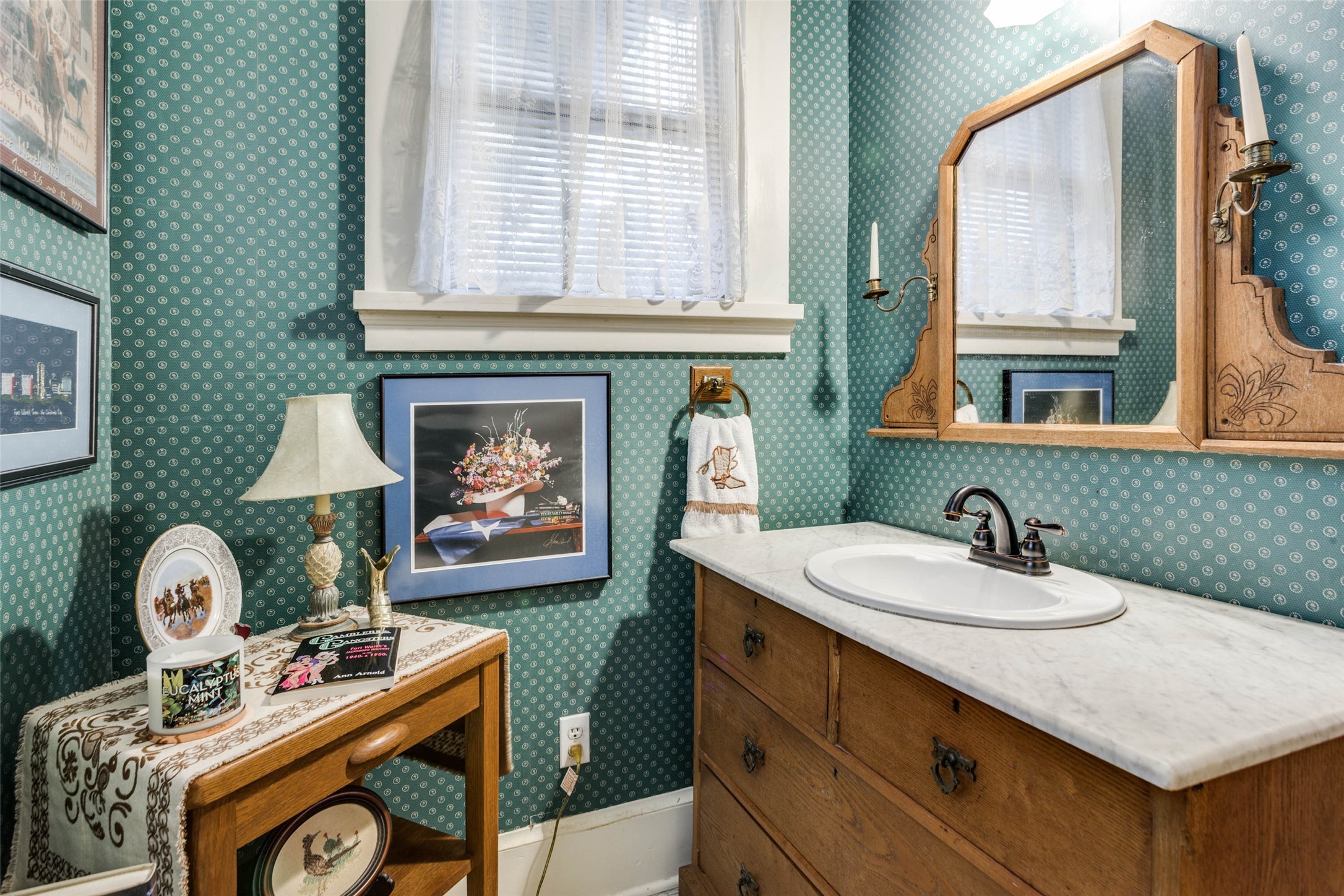 Fort Worth, Texas, 76110, United States, 4 Bedrooms Bedrooms, ,3 BathroomsBathrooms,Residential,For Sale,1940133