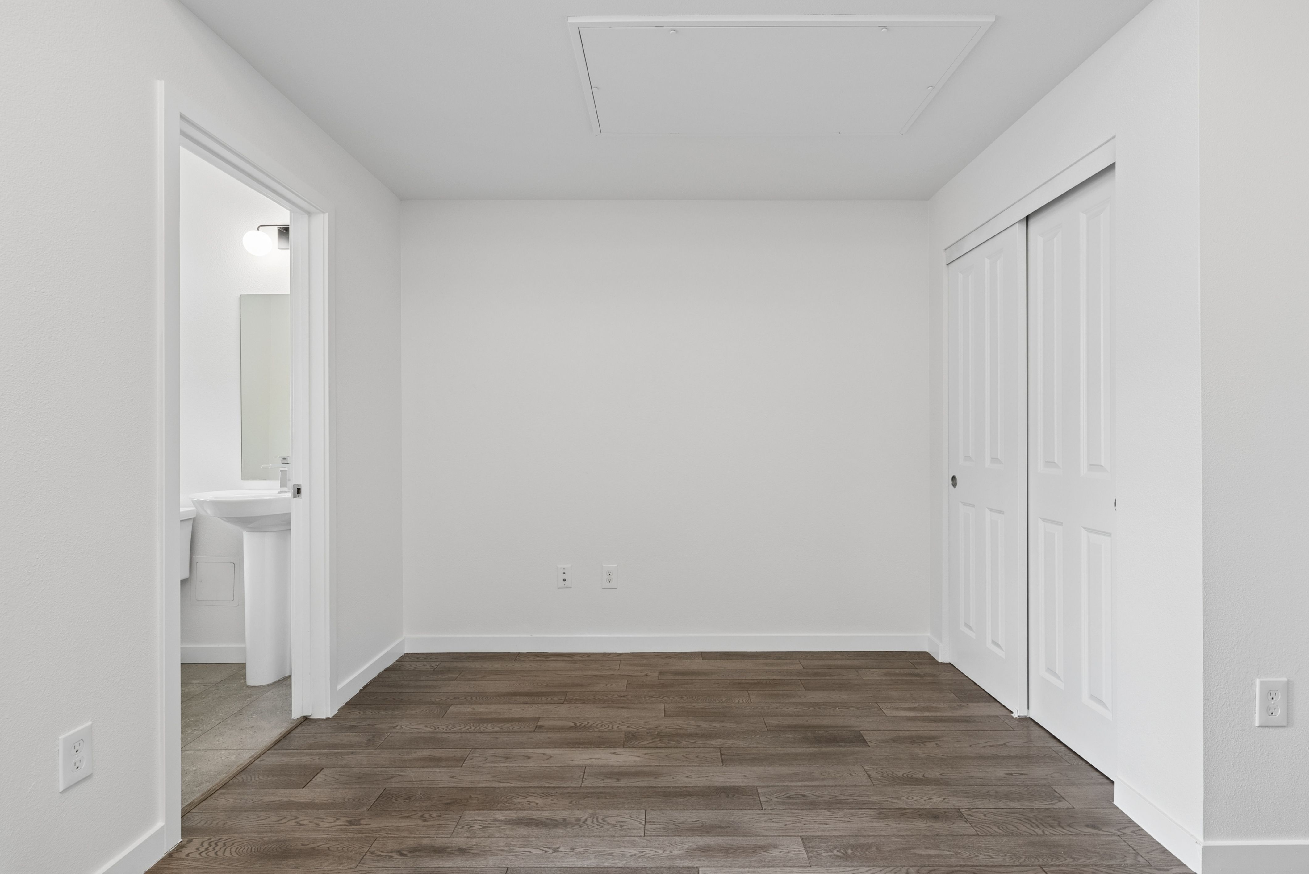 End-Unit Brownstone in North Capitol Hill - 物件實景