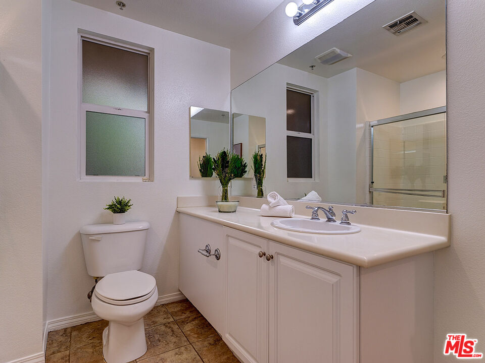 Playa Vista, California, 90094, United States, 2 Bedrooms Bedrooms, ,2 BathroomsBathrooms,Residential,For Sale,1917212