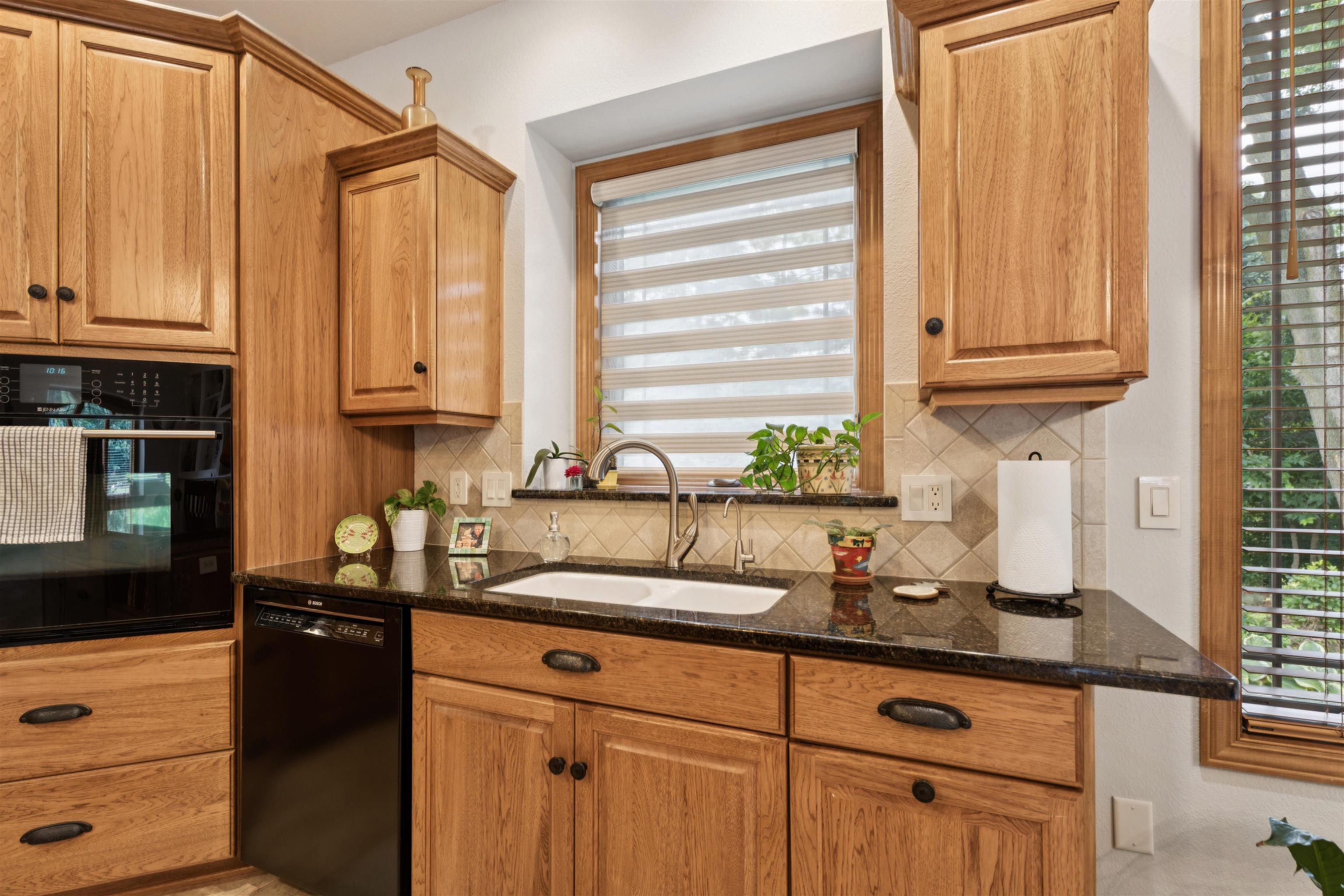 NEENAH, Wisconsin, 54956, United States, 3 Bedrooms Bedrooms, ,2 BathroomsBathrooms,Residential,For Sale,1913087