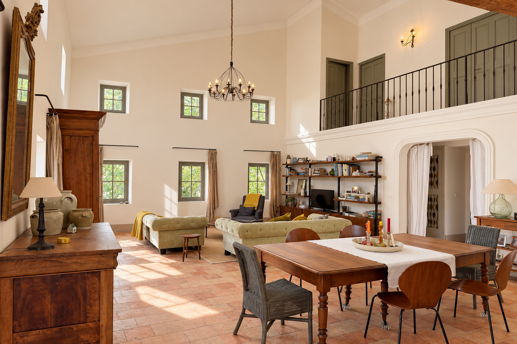  Elegant Stone Residence with Exceptional Volumes and Timeless Charm - 物件實景
