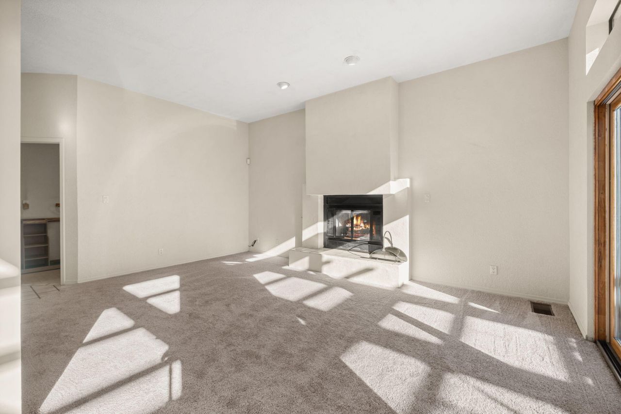 Albuquerque, New Mexico, 87111, United States, 4 Bedrooms Bedrooms, ,3 BathroomsBathrooms,Residential,For Sale,1947395