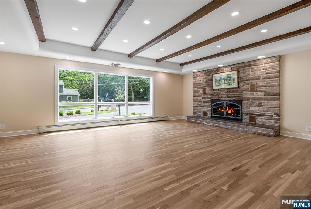 Wyckoff, New Jersey, 07481, United States, 5 Bedrooms Bedrooms, ,5 BathroomsBathrooms,Residential,For Sale,1951013