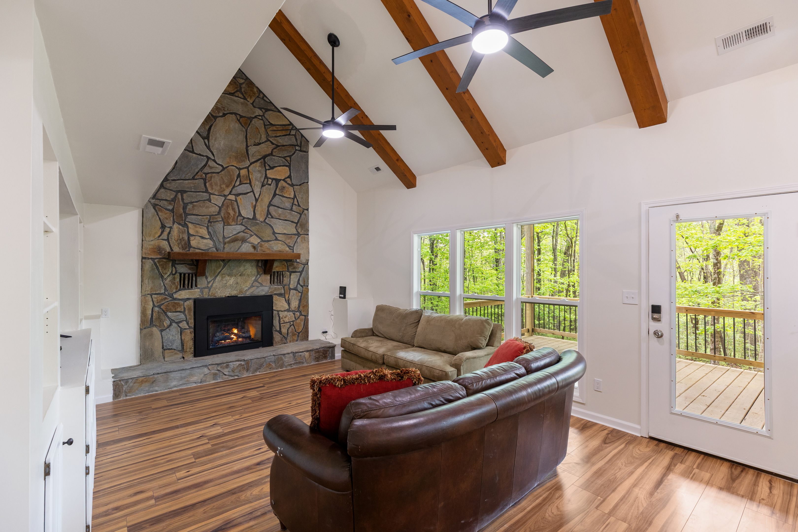 2129 Black Oak Drive - 物件實景