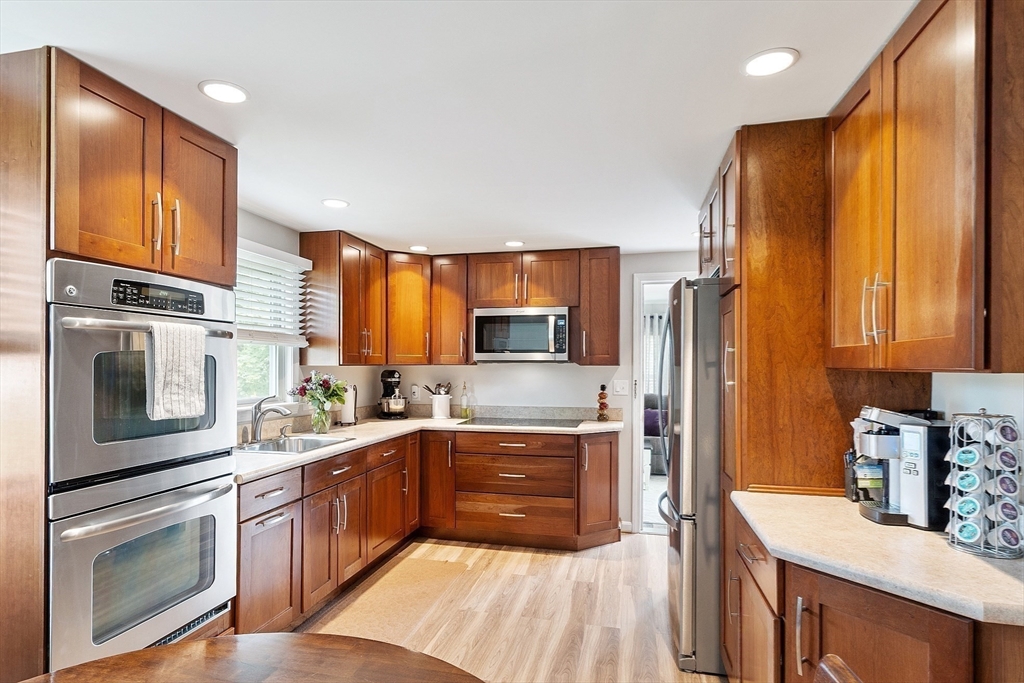 Beverly, Massachusetts, 01915, United States, 3 Bedrooms Bedrooms, ,2 BathroomsBathrooms,Residential,For Sale,1912054