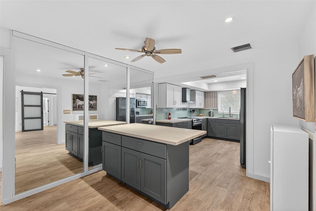 Sarasota, Florida, 34239, United States, 3 Bedrooms Bedrooms, ,2 BathroomsBathrooms,Residential,For Sale,1991192