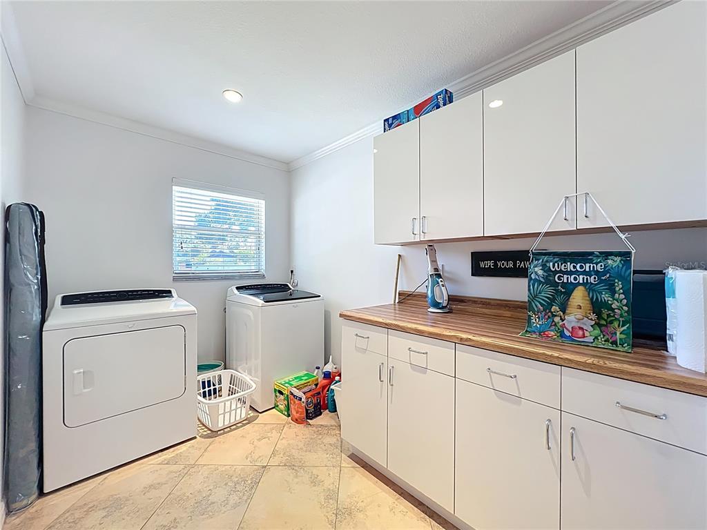 Altamonte Springs, Florida, 32701, United States, 4 Bedrooms Bedrooms, ,3 BathroomsBathrooms,Residential,For Sale,1997345