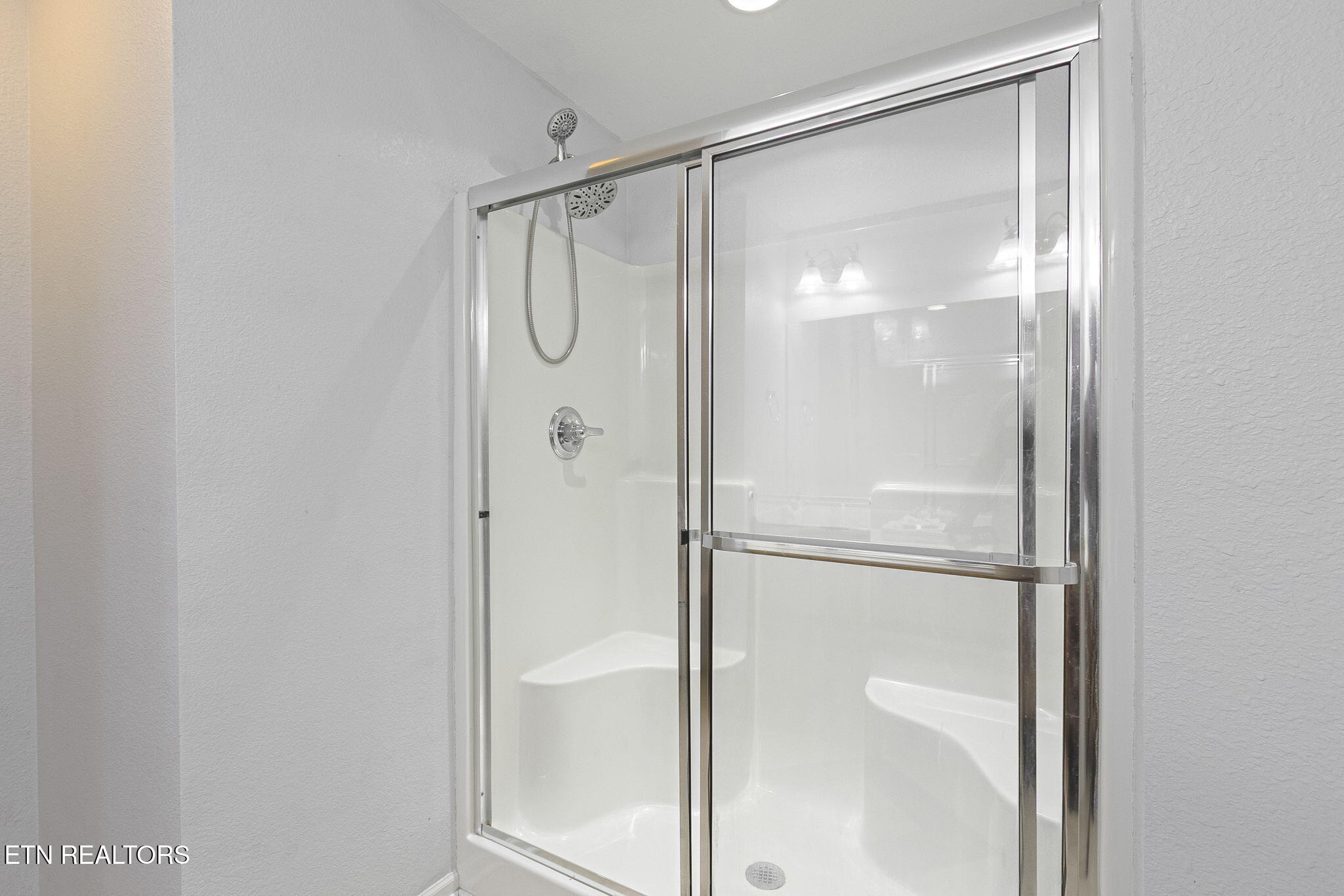 Knoxville, Tennessee, 37932, United States, 4 Bedrooms Bedrooms, ,4 BathroomsBathrooms,Residential,For Sale,1975701