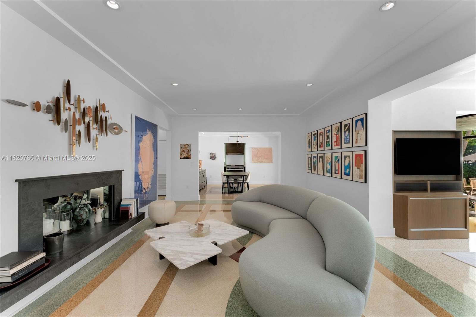Miami Beach, Florida, 33140, United States, 3 Bedrooms Bedrooms, ,4 BathroomsBathrooms,Residential,For Sale,1858063