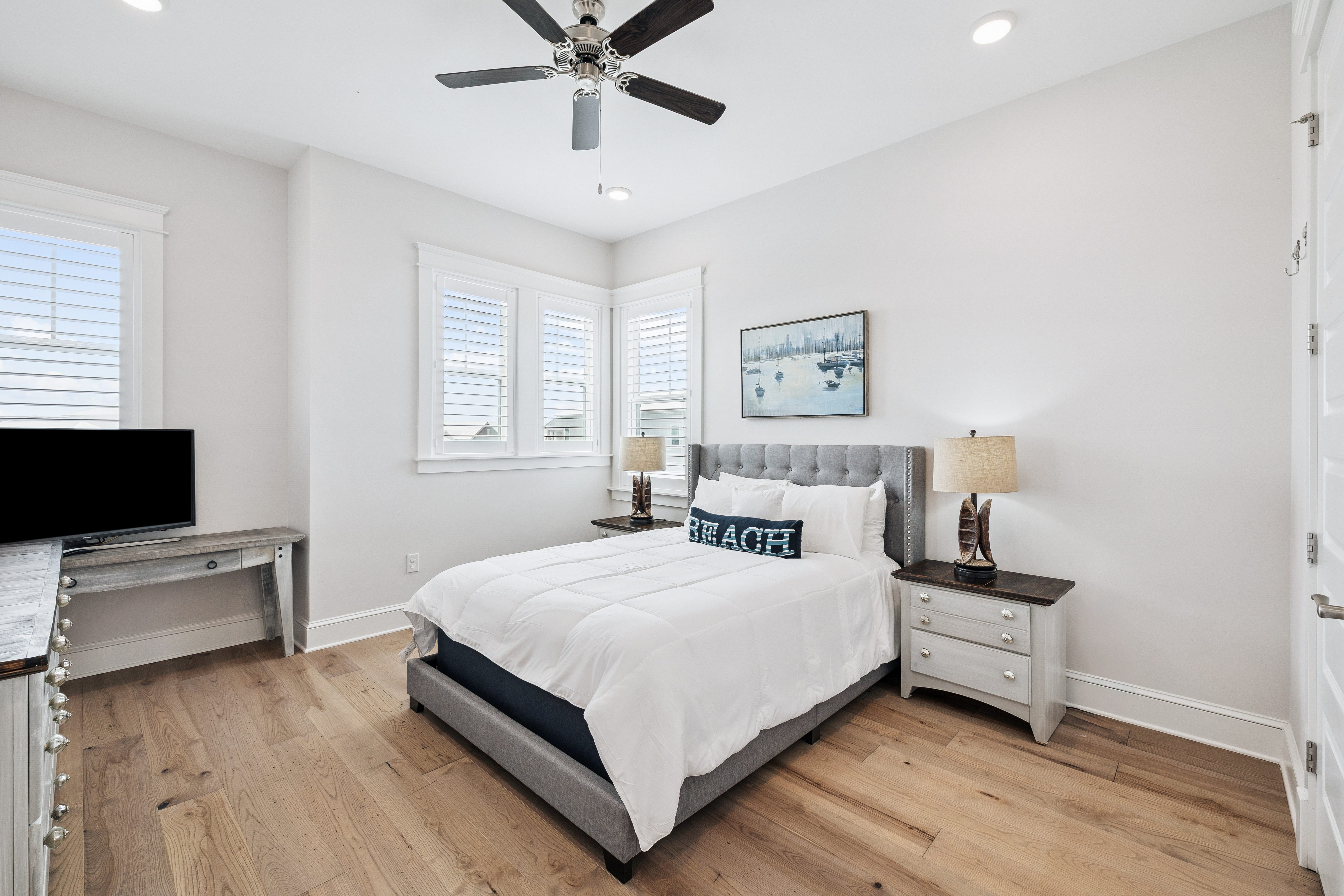  Spacious 3-Level Home With Elevator & Steps to Community Pool - 物件實景