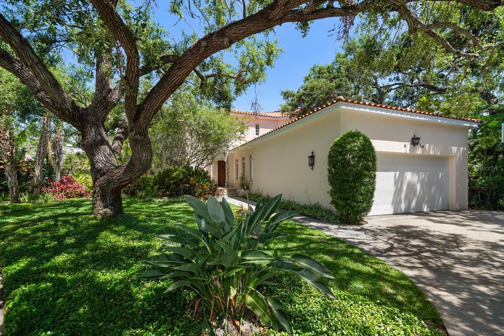 Tampa, Florida, 33606, United States, 5 Bedrooms Bedrooms, ,4 BathroomsBathrooms,Residential,For Sale,1827015
