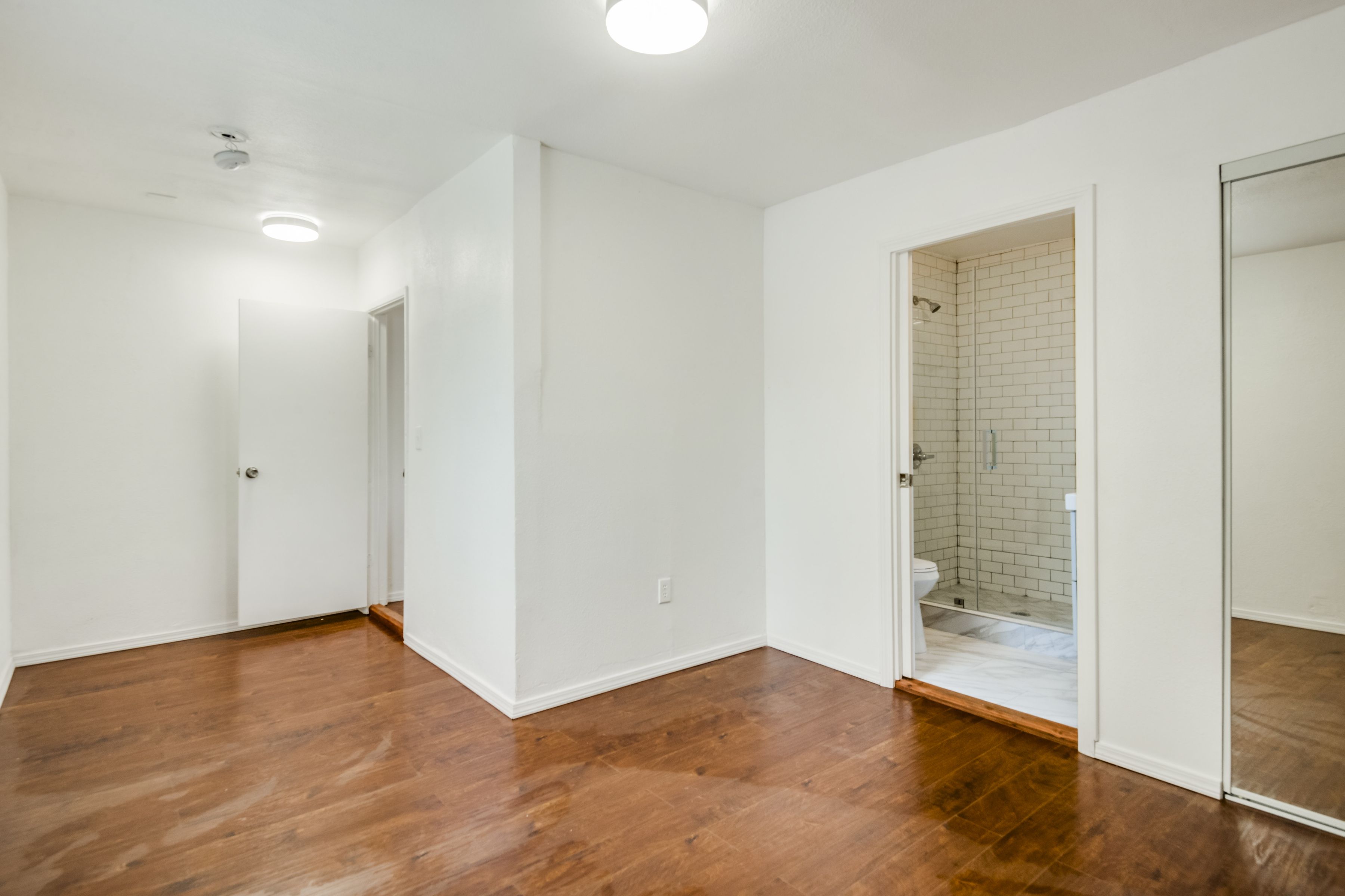  1742 W 36th St - 物件實景