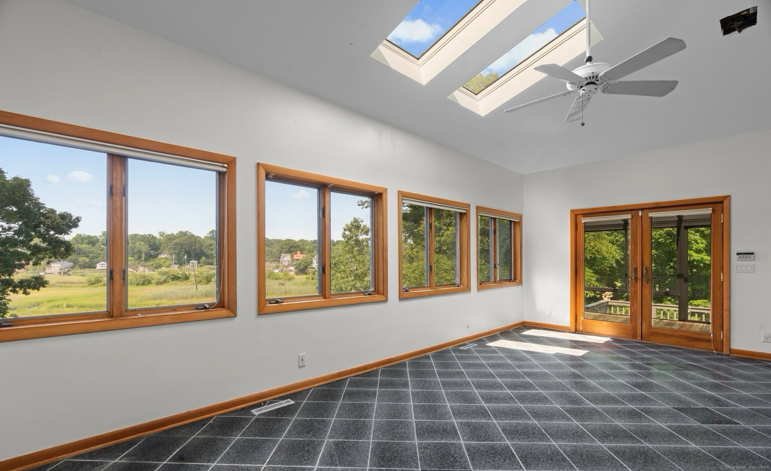 Branford, Connecticut, 06405, United States, 3 Bedrooms Bedrooms, ,3 BathroomsBathrooms,Residential,For Sale,1912319