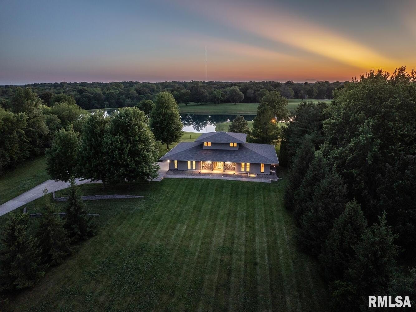 Macomb, Illinois, 61455, United States, 5 Bedrooms Bedrooms, ,5 BathroomsBathrooms,Residential,For Sale,1915760